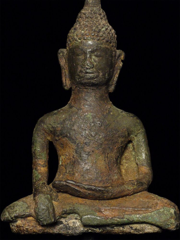 9/10th Century Cambodian bronze Buddha. Serene face. Rare type. (1 of 9)