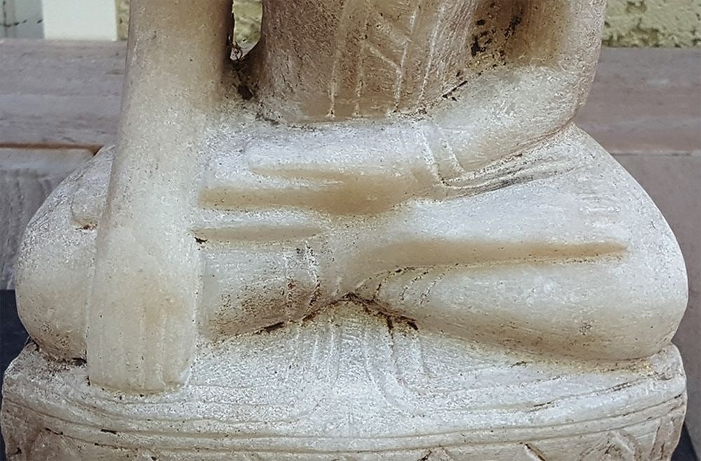 Burmese 18/19thC alabaster Buddha. - 3