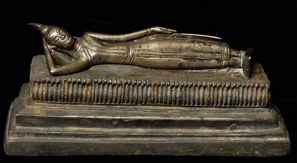Solid silver 18thC Ayuthaya Reclining Buddha - Rare Type. - 2