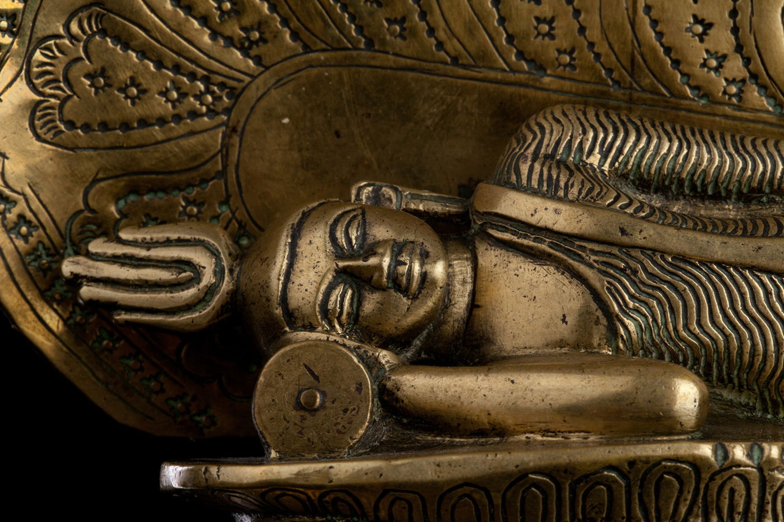 18thC Sri Lankan Bronze Buddha- Rare Reclining Type- Best of type-Beautiful!!: Beautiful 18thC Sri Lankan Bronze Buddha with a very ornate and uncommon back plate. Very few of this type are in bronze-especially so finely cast. Back re-attached with a 20thC screw. The total size