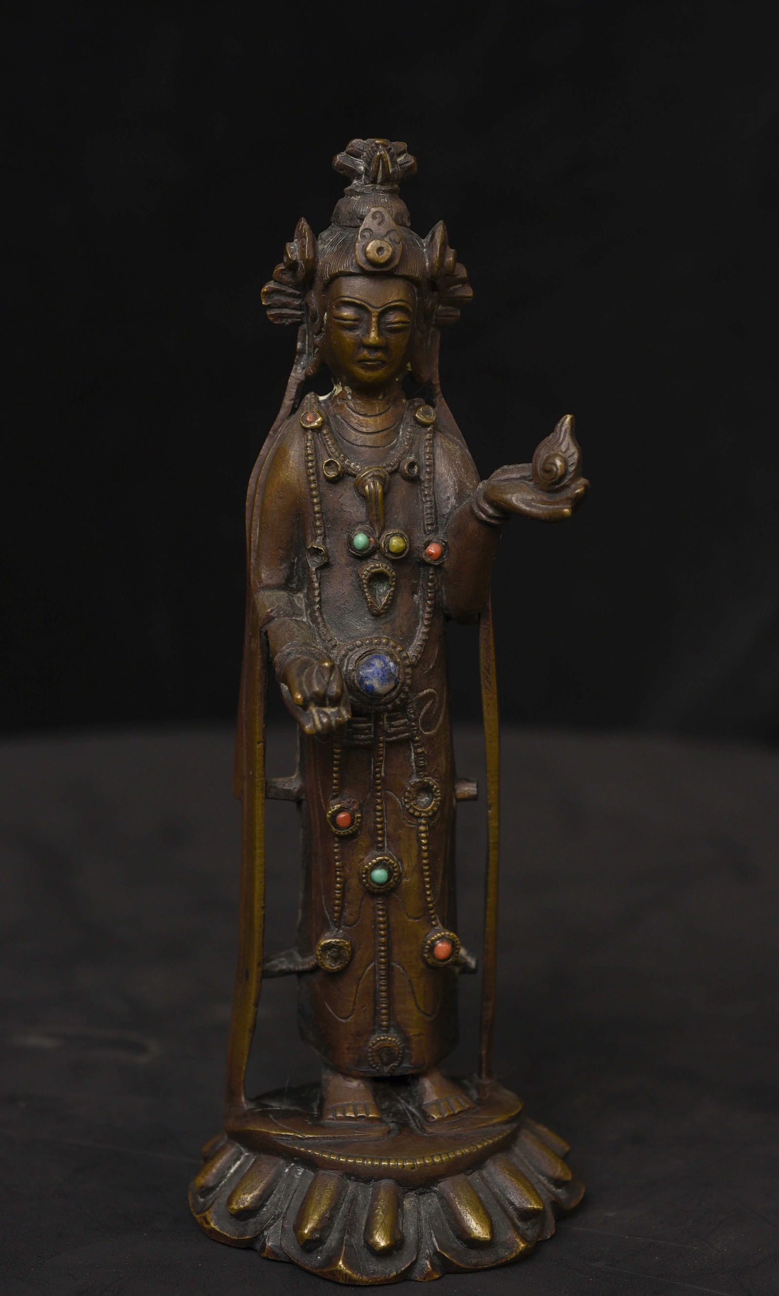 16/17thC Korean Bronze Buddha Bodhisattva- fine example- solid cast, stones, great face: 16/17thC Korean Bronze Buddha Bodhisattva- Very fine example- solid cast, exceptional face, stones, exceptionally crisp casting. A bit over 6.5 inches tall. Great face! Starting price lowered