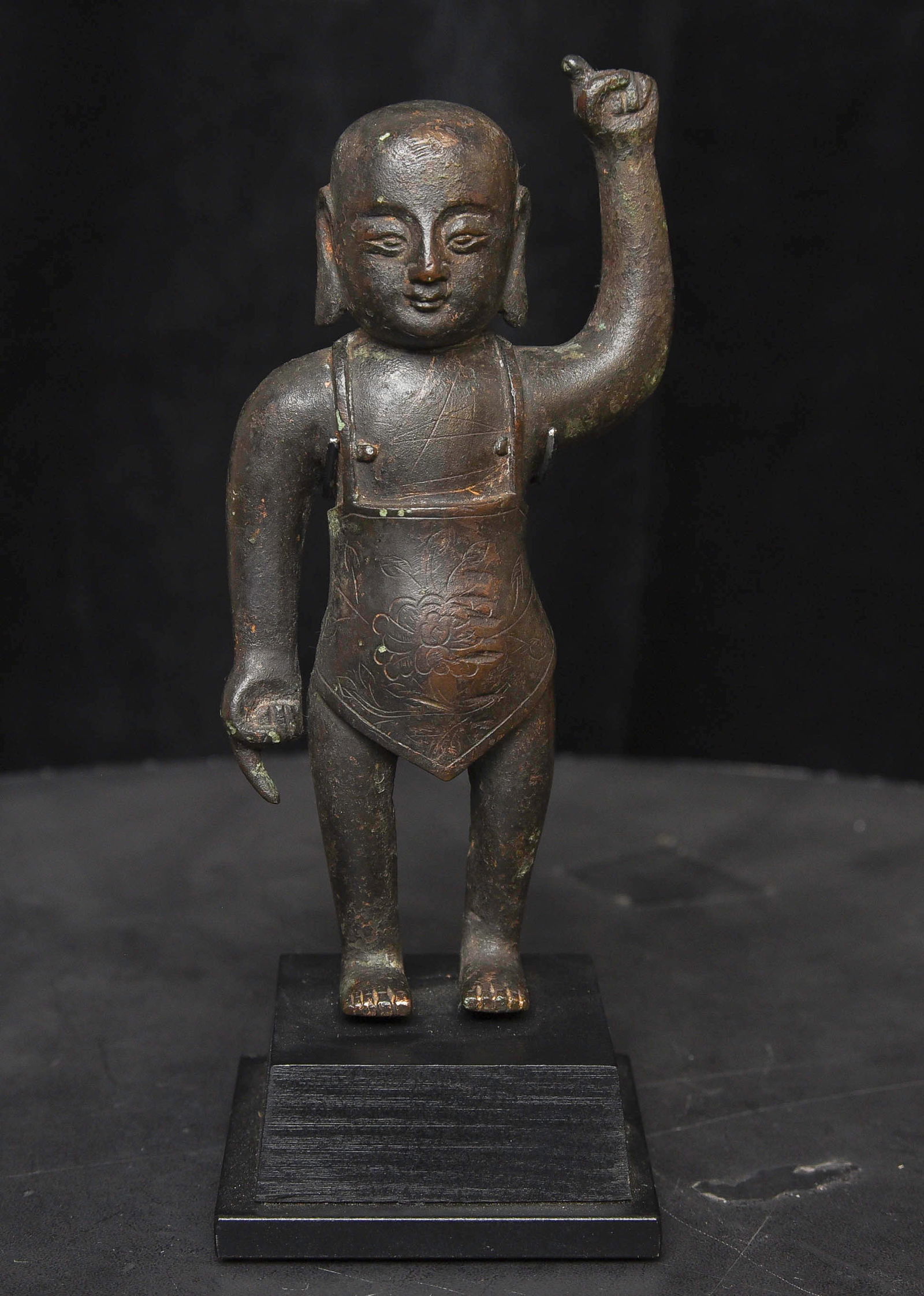15/16thC Bronze Baby Buddha-Taking His First Steps- Earth and Heavens as Witness.: Good quality Ming dynasty Baby Buddha. The height to the top of the finger is 5.5 inches tall, 6-5/8 inches on a custom museum-style base. Starting Price lowered