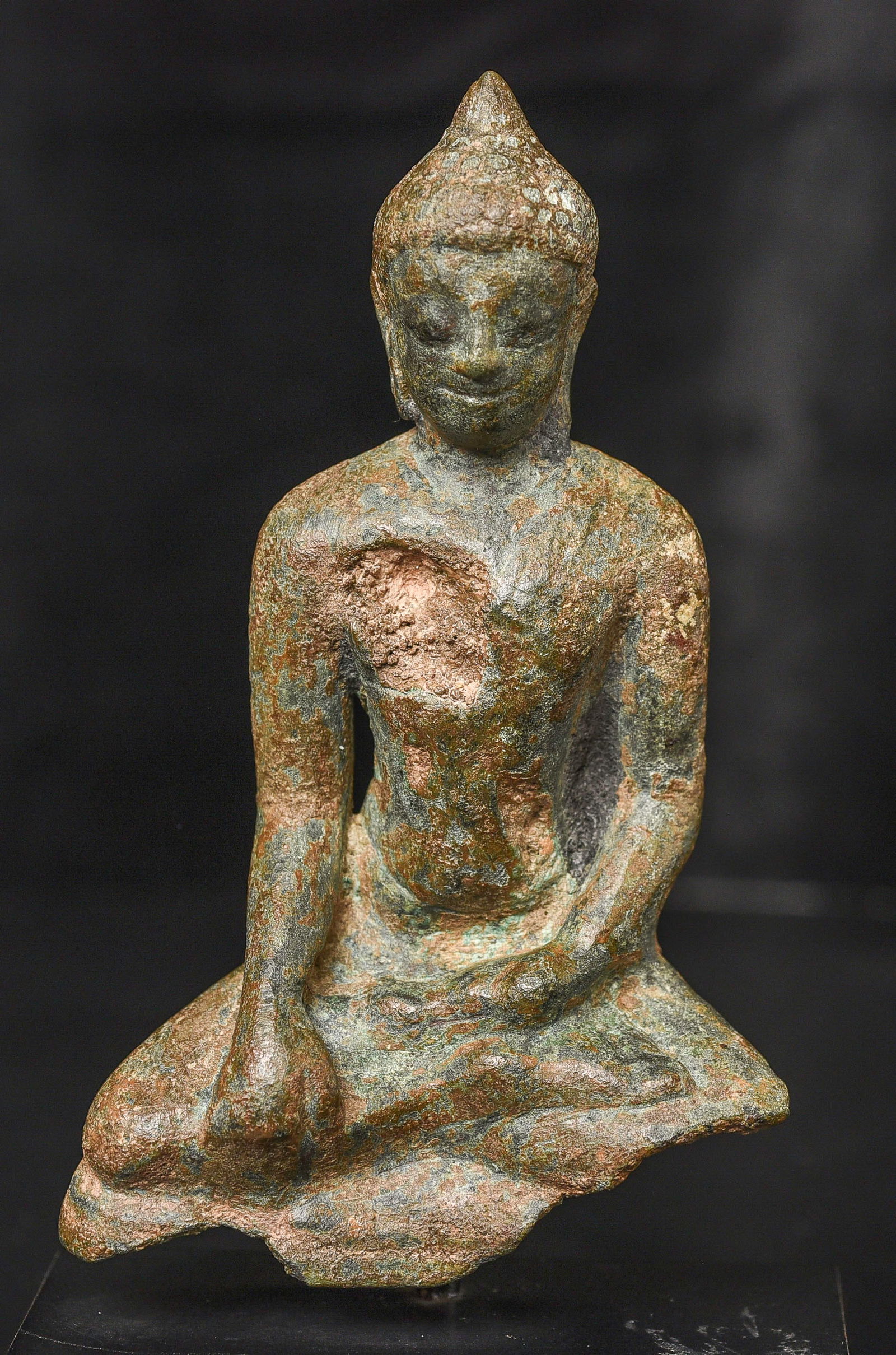 Solid-cast Thai bronze Buddha from the earliest period. (1 of 12)