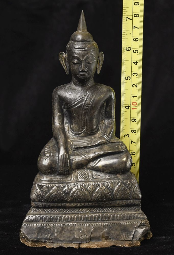 Extremely expressive repousse silver late Ayuthaya. - 2