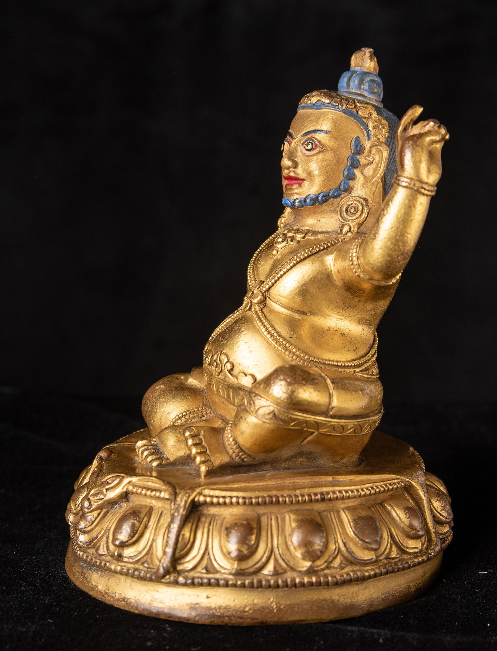 Antique gilded Tibetan bronze figure. Animated. - 3
