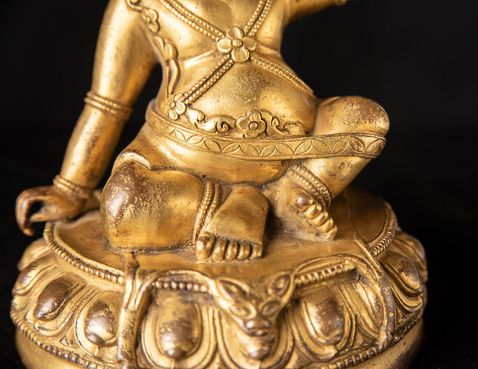 Antique gilded Tibetan bronze figure. Animated. - 7