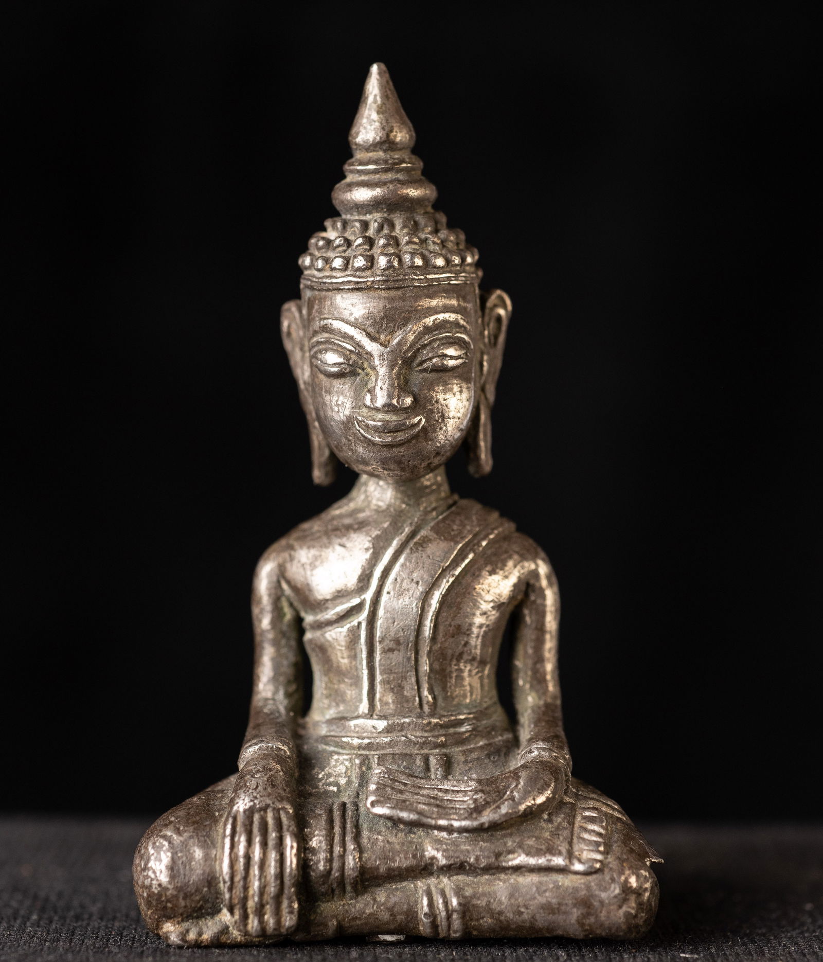 17/18 century solid cast silver Cambodian Buddha. Fine example. - 2