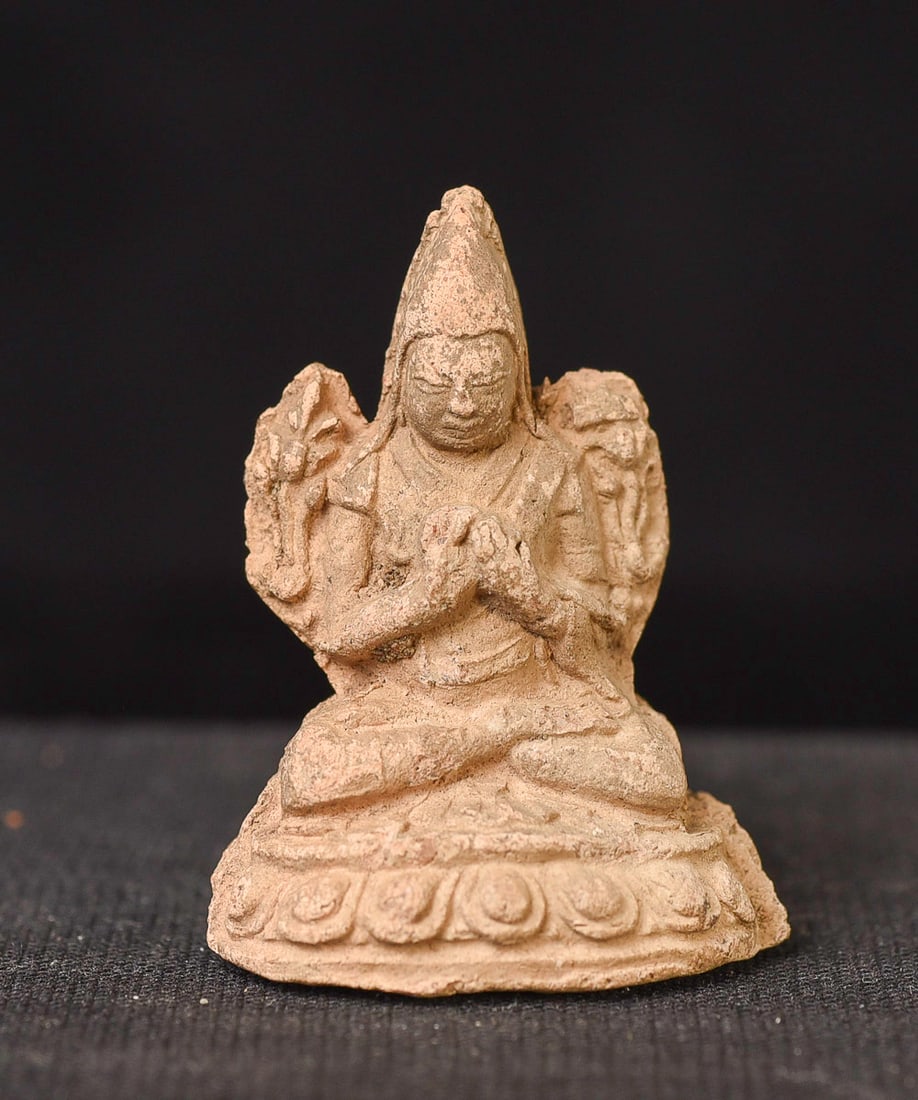 Small clay Mongolian Tsong Ka Pa. is 1.3" tall.: Small clay Mongolian Tsong Ka Pa. is 1.3" tall. Exceptionally good face for this type of piece. ood face.ly 19thC. 1 1/8" tall, 1/2" deep, 75" wide.