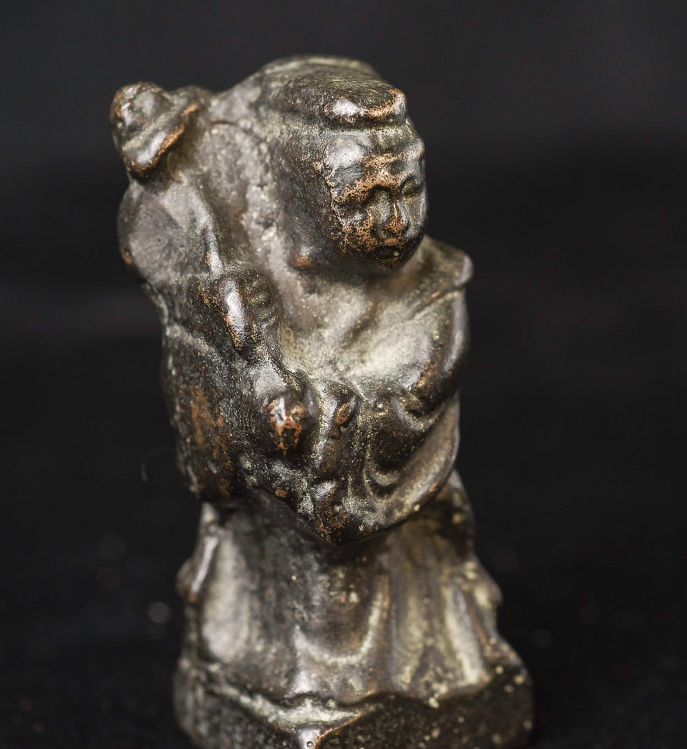 Very old solid cast bronze figure. - 4