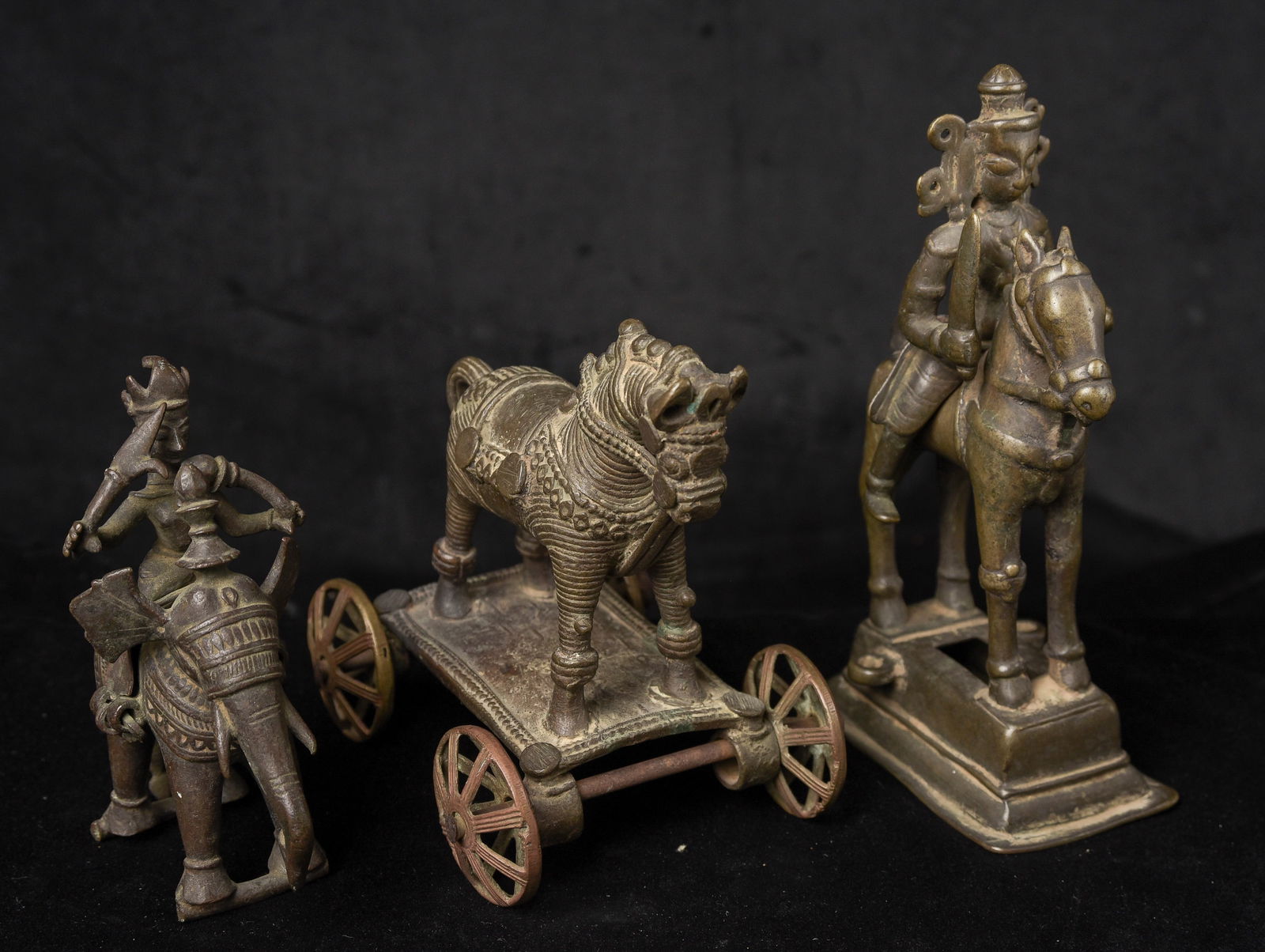 18/19thC Indian bronze Horse and rider-Rider is not entirely stable sitting on horse.: 18/19thC Indian bronze Horse and rider-Rider is not entirely stable sitting on horse. Sizes: Horse]- ( 5.25"H x 5.5"W x 4"D ) - 780g // Horsemen- ( 7.375"H x 4"W x 2.25"D ) - 735g //