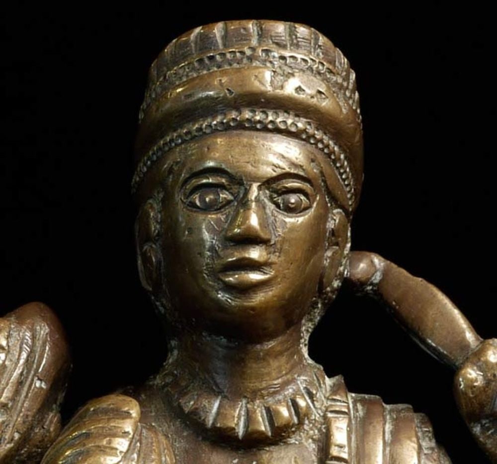 3.25" tall, bottom is approximately 2.5" x 2": 3.25" tall, bottom is approximately 2.5" x 2"