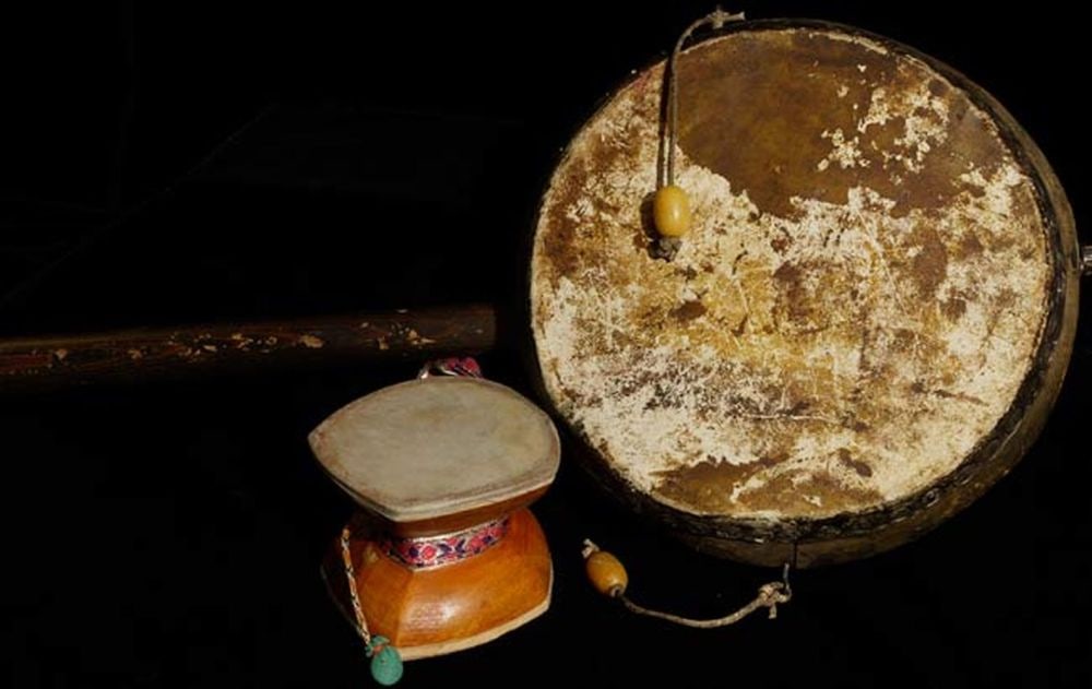 Two vintage/old Chinese drums -- largest has a: Two vintage/old Chinese drums -- largest has a diameter of 8", thickness of 3.5", handle length 12 3/8". Smaller one is approximately 4.5" x 4" and 2 5/8" thick (tall)