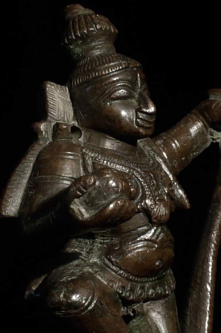 Vintage/old Hindu bronze figure. This piece measures 4": Vintage/old Hindu bronze figure. This piece measures 4" tall.
