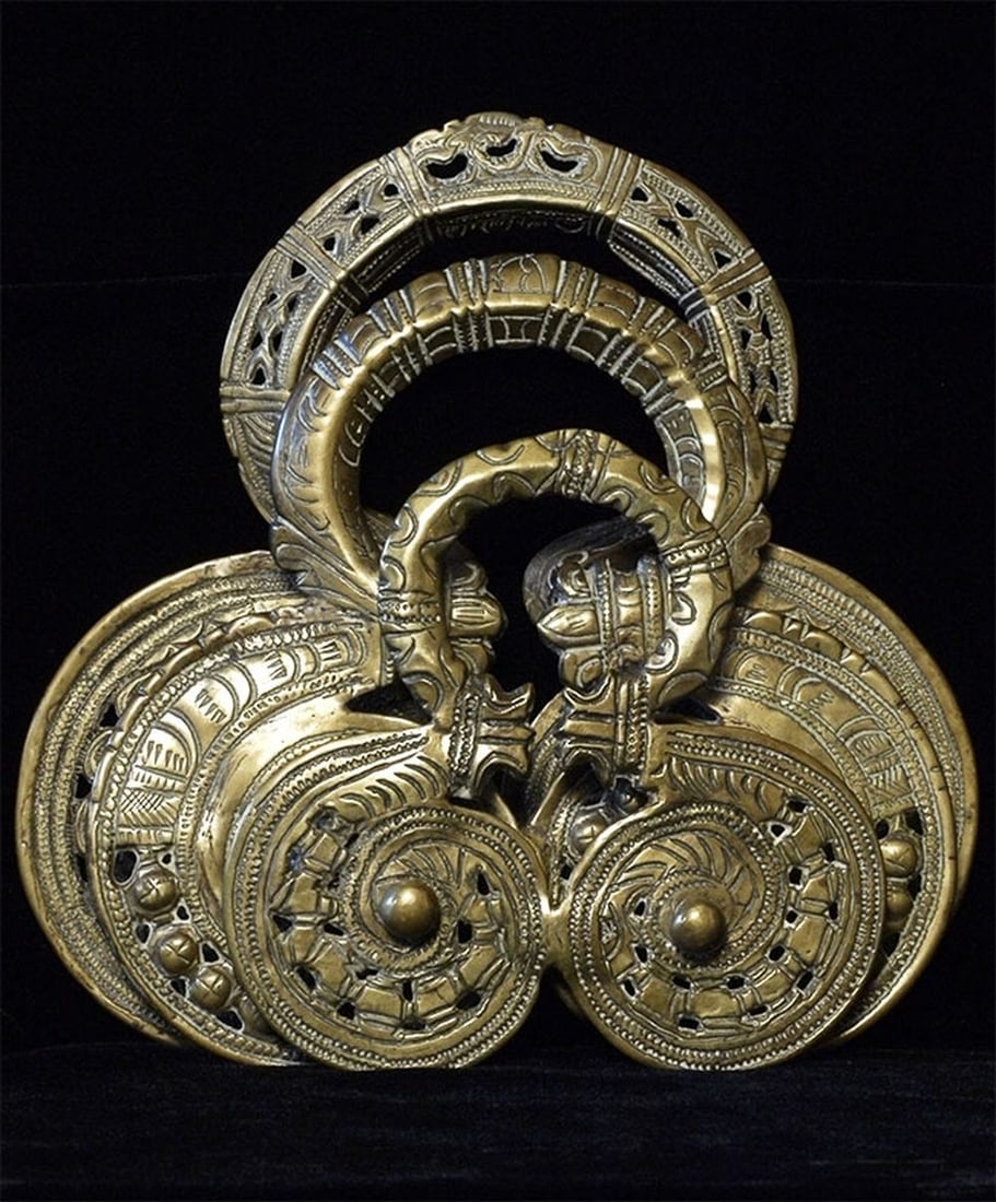 Beautiful Antique Indian Items, Ranging Heights: Attractive vintage/antique Indian items. Heights range from 4 to 6.5 inches