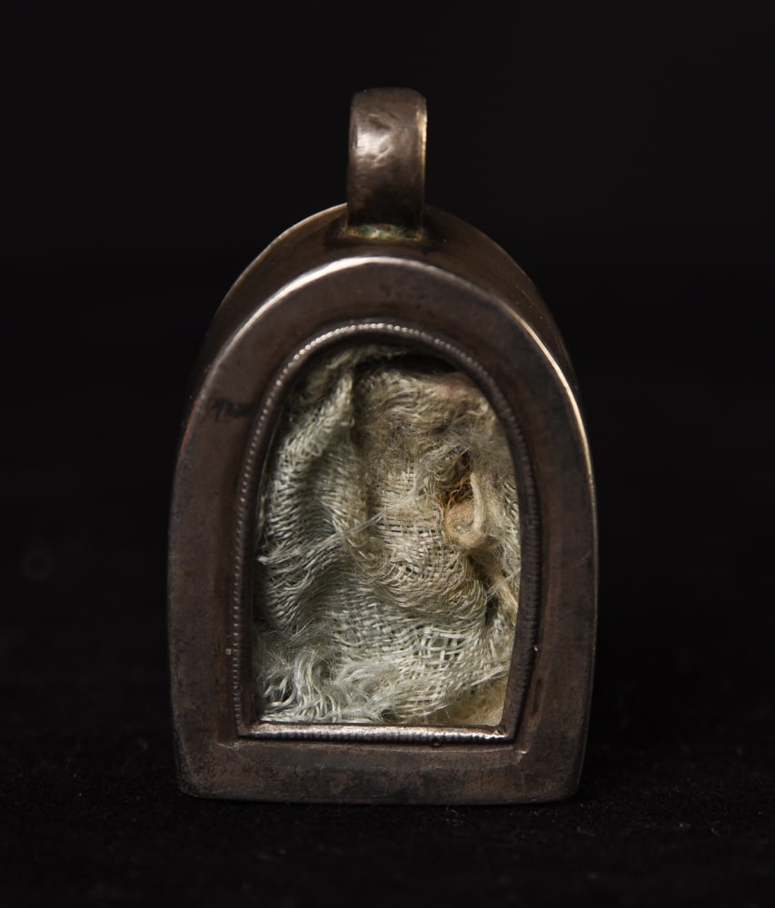 Small, antique Mongolian Buddhist Gau Box. The front is high grade silver: Small, antique Mongolian Buddhist Gau Box. The front of the case is high-grade silver. Other parts are copper. High Quality, H: 1.5" ( 3.81CM )