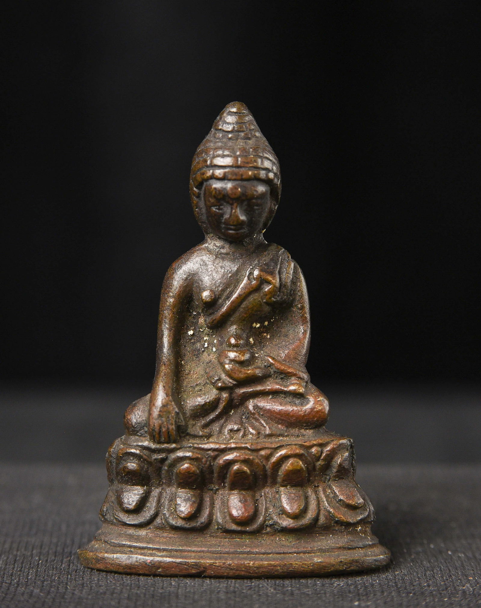BUDDHA , 19th Century Tibetan or Chinese , Bronze.: BUDDHA , 19th Century Tibet or China, Bronze, 2 Inches Tall