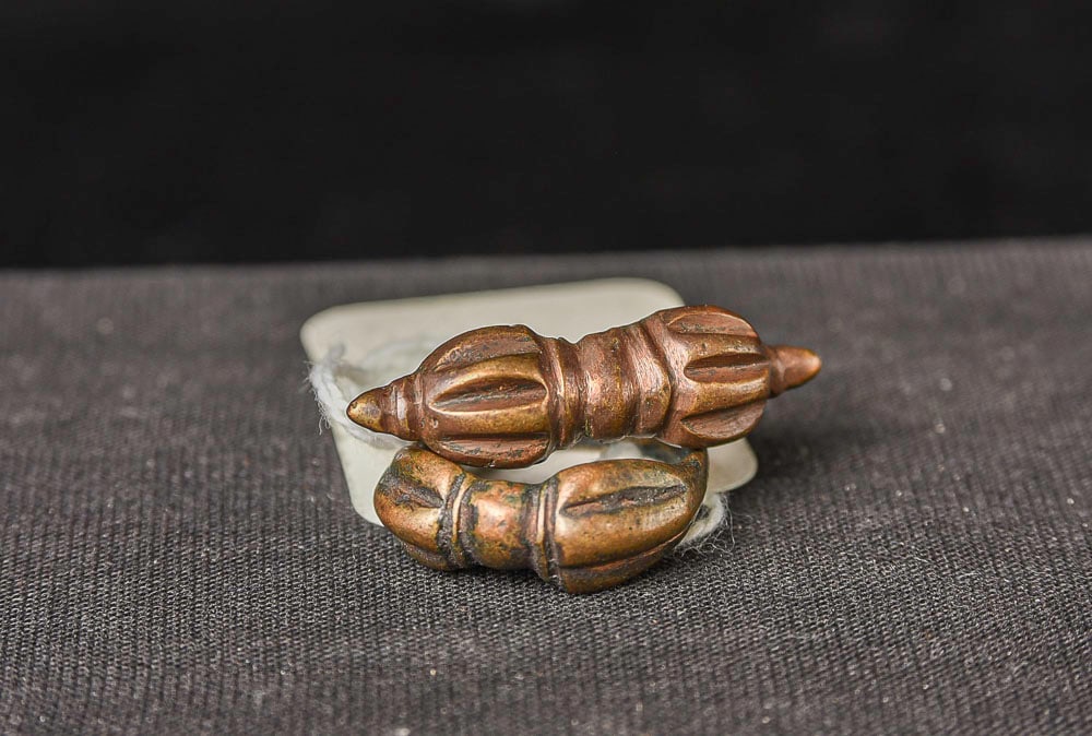 Tibetan Dorje Ring. Lot is for ONEz, Ring Size 6 (x2): Ring Size 6 (x2), Antique Tibetan Bronze Dorje/Dorge Ring/Rings. I purchased about 50 of these in the 1990s from a woman. I was posted in Northern India in the Peace Corps in the late 1950s/early 1960