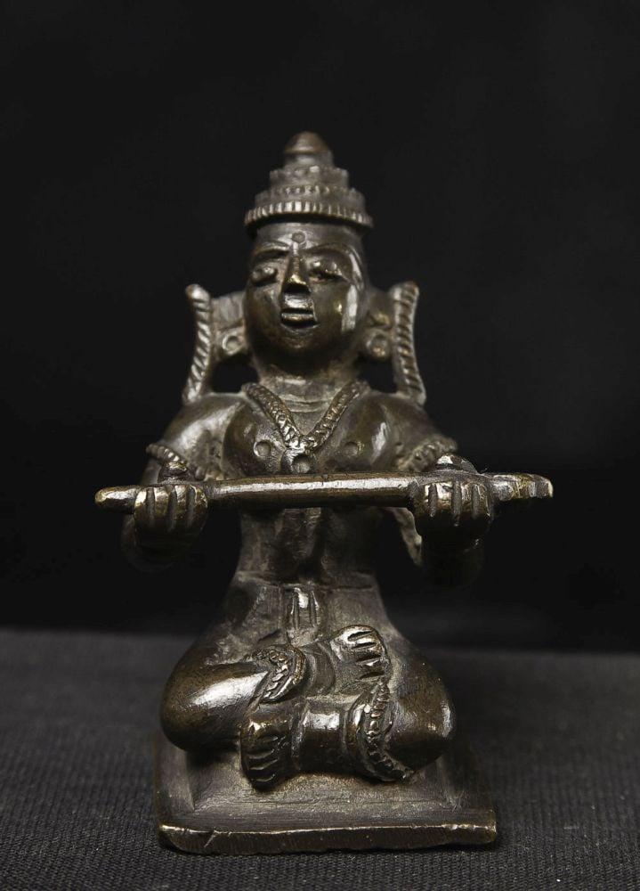 HINDU FIGURE, 19th - 20th Century India, Bronze, 2-5/8: HINDU FIGURE, 19th - 20th Century India, Bronze, 2-5/8 Inches Tall - (3"H x 1.875"W x 1.25"d) - 165g