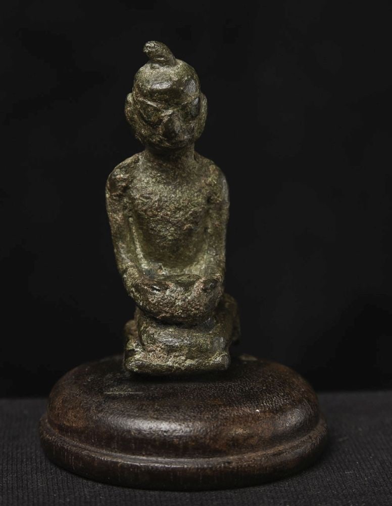 MONK , 18th Century Burma , Bronze, 3 Inches Tall: MONK , 18th Century Burma , Bronze. (2.375"H x 1"W x 1"d) - 120g (Base is .5"H)
