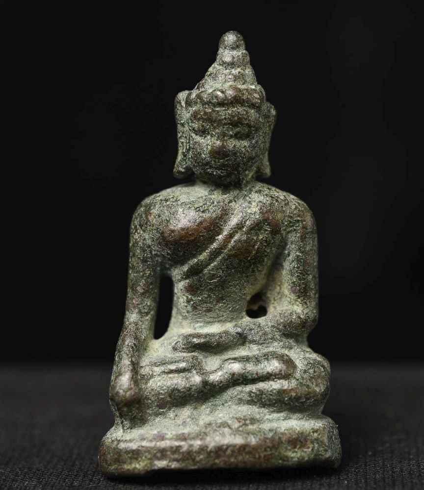 16/17thC Thai bronze Buddha- near miniature. Authentic 400 years old!: 16/17thC Thai bronze Buddha- near miniature. Starting price lowered. (.875"H x 1"W x .5"d) - 35g
