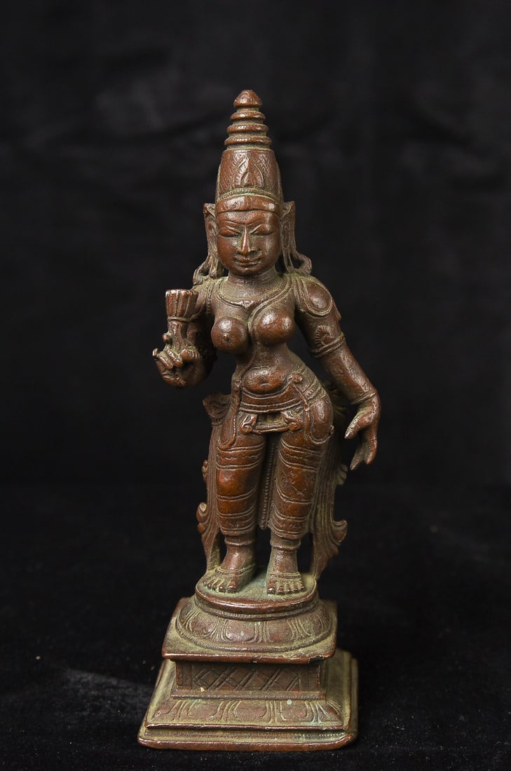 18thC/19thC or earlier Indian Bronze Uma or another female Hindu figure. (: 18/19th or earlier Indian Bronze Uma or another female Hindu figure. ( 5.125"H x 1.75"W x 1.75D ) - 270g. Extremely fine and voluptuous. Superb casting and patina. Exquisite face. Simply the best