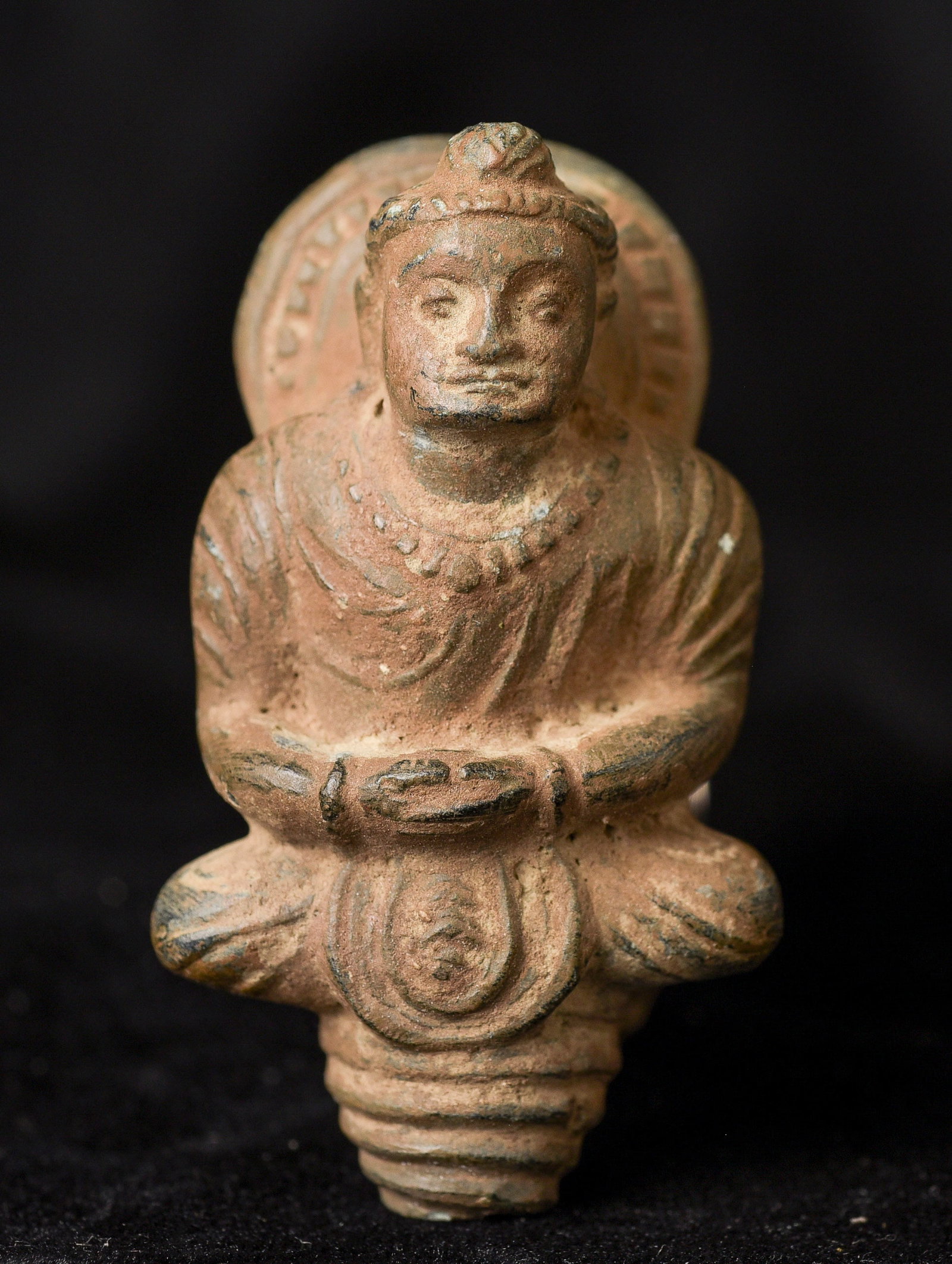 Gandharan Hardstone Ring with complete Buddha sitting in samedi mudra. (1 of 7)