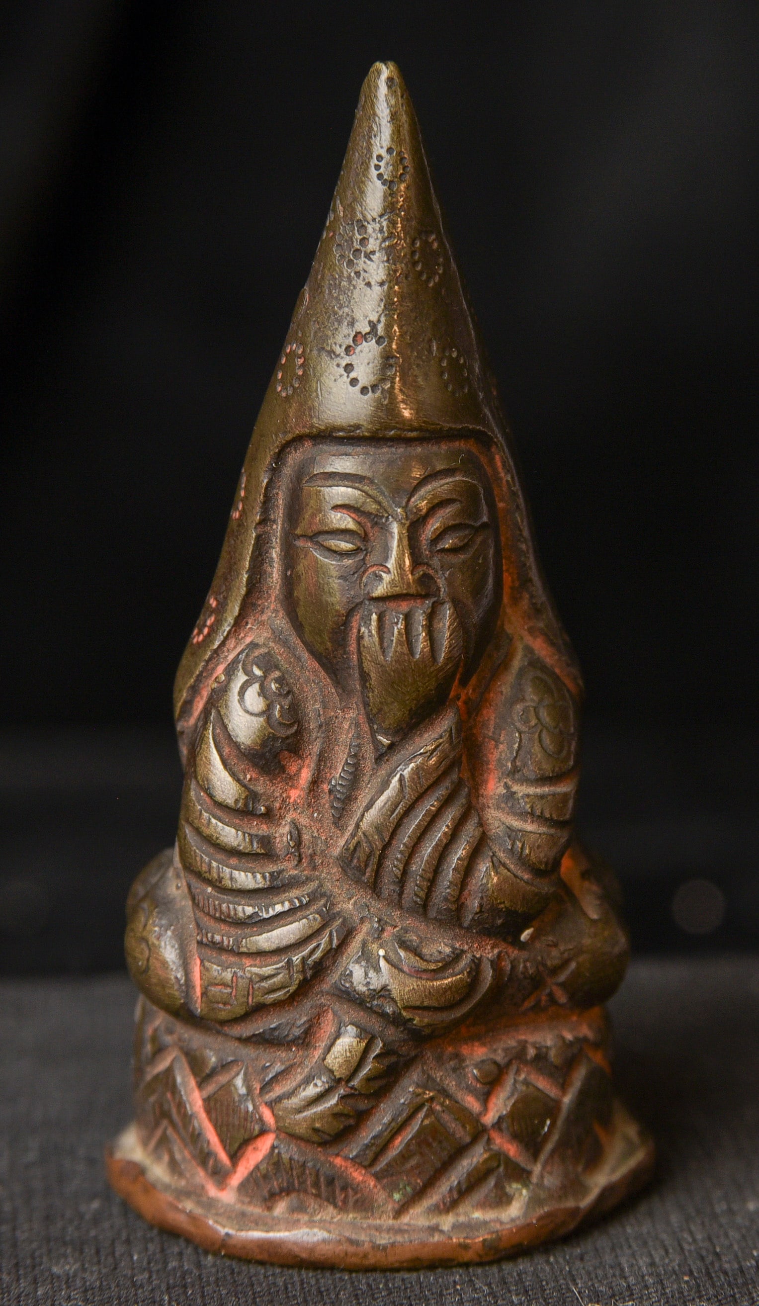 18/19thC Double Buddhist Monk -Back to Back-Simple Lines but skillfully done.: 18/19thC Double Buddhist Monk -Back to Back-Simple Lines but skillfully done. Bhutan, Nepal, or other Himalayan Country type with beautiful bottom cap- ( 2.5"H x 1.25"W ) - 80g.