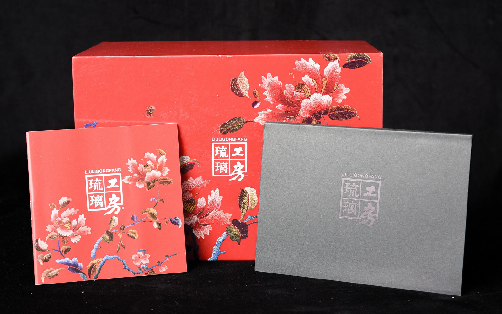 Buddhist sutra edged into a crystal prayer wheel. Superbly crafted by a well-known Chinese glass (1 of 13)