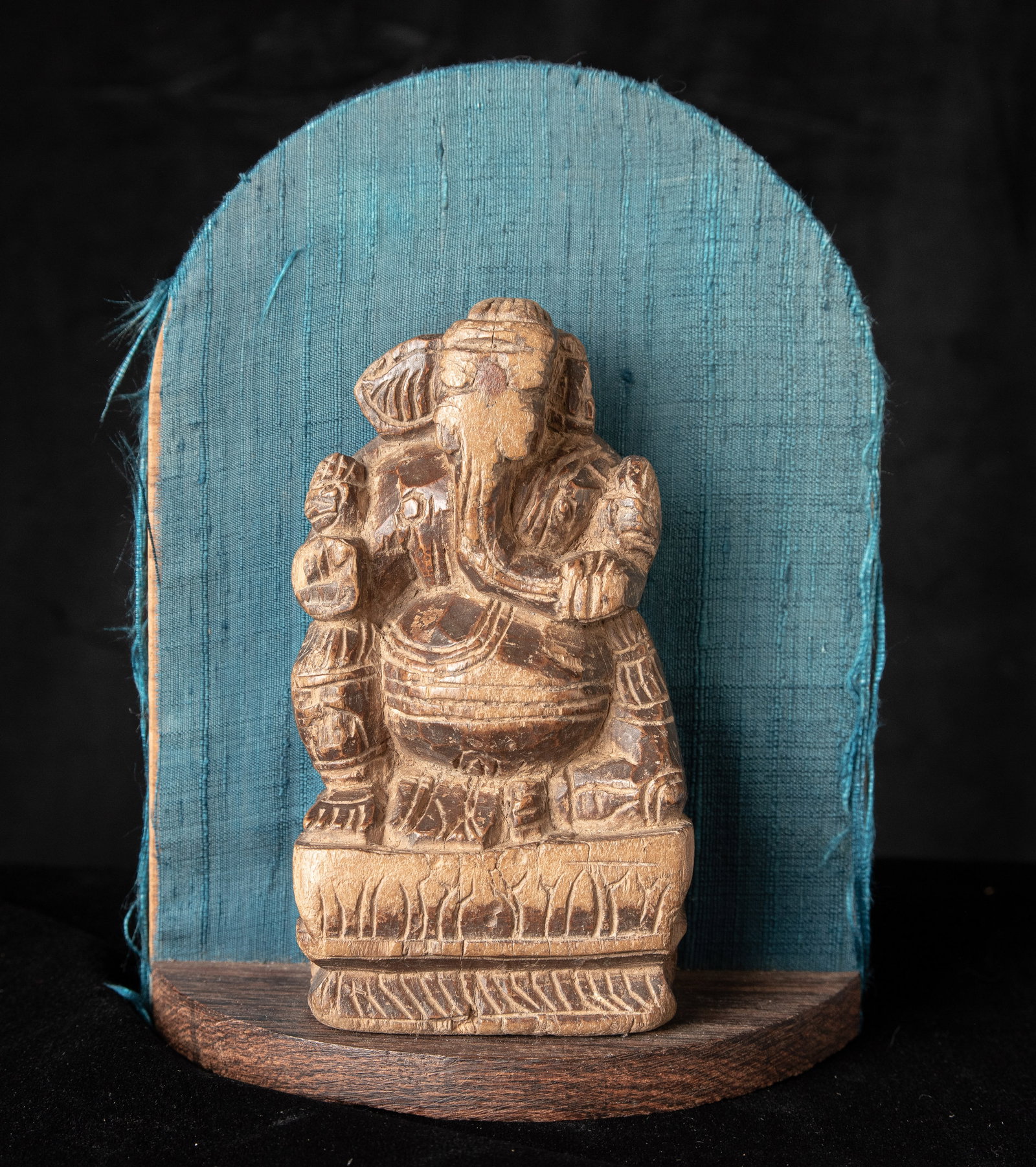 Antique Ganesh- great personality and signs of great devotion. (1 of 11)