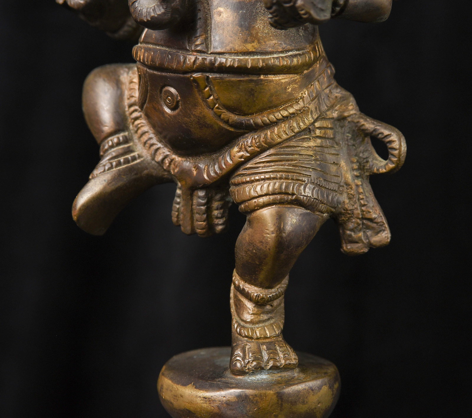 Vintage/antique dancing Ganesh. Solid bronze. - 12