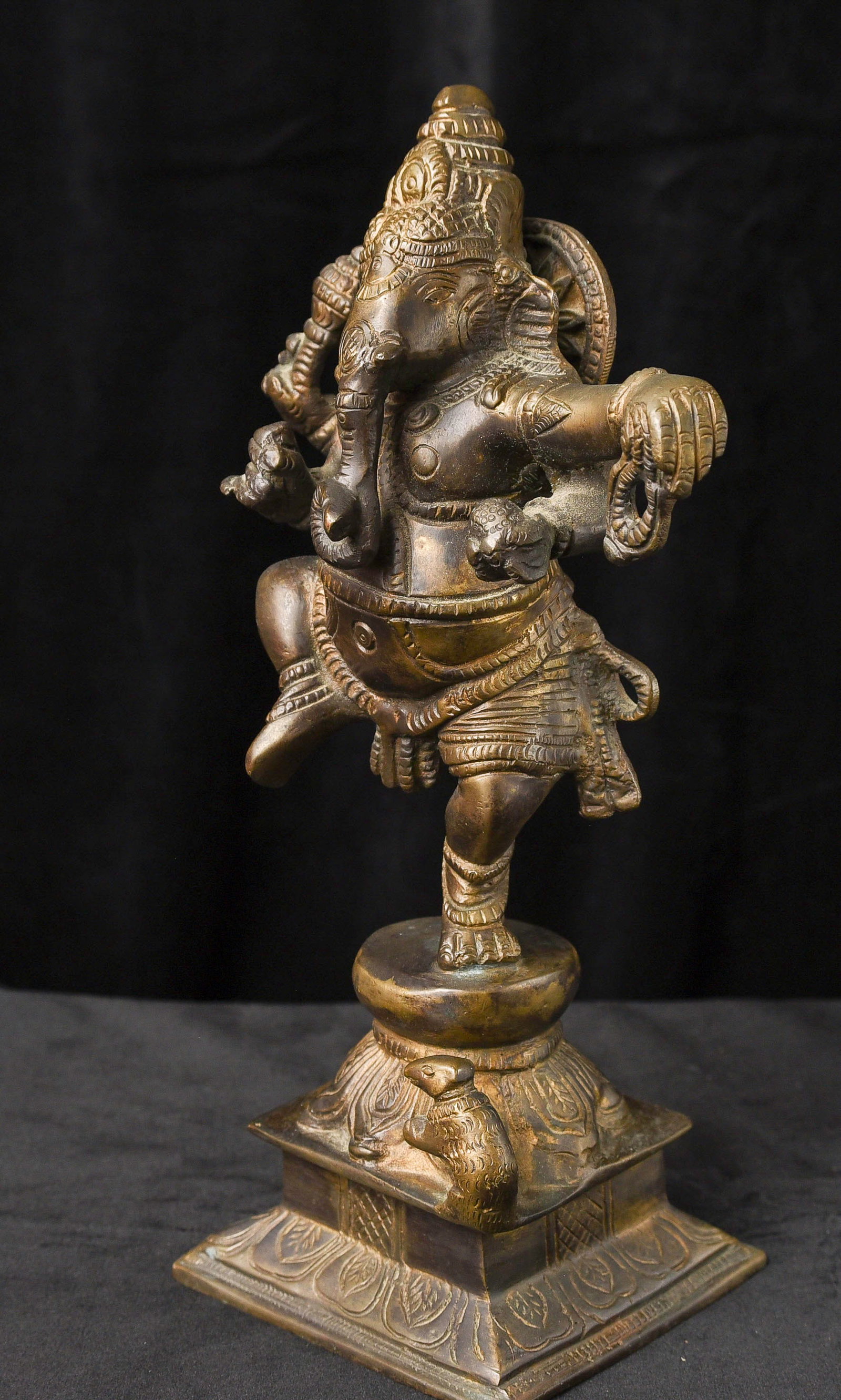 Vintage/antique dancing Ganesh. Solid bronze. - 3