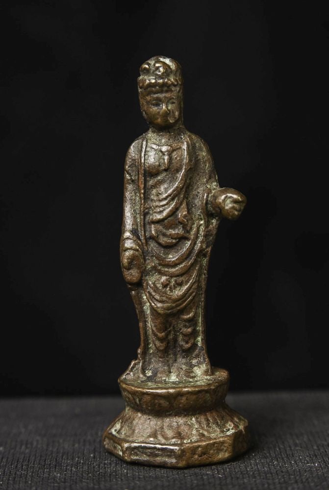 18/19thC or earlier miniature Korean Bronze Buddha.: 18/19thC or earlier miniature Korean Bronze Buddha. Significant ritual wear. ( 2.625"H x 1"W x .875"D ) - 60g