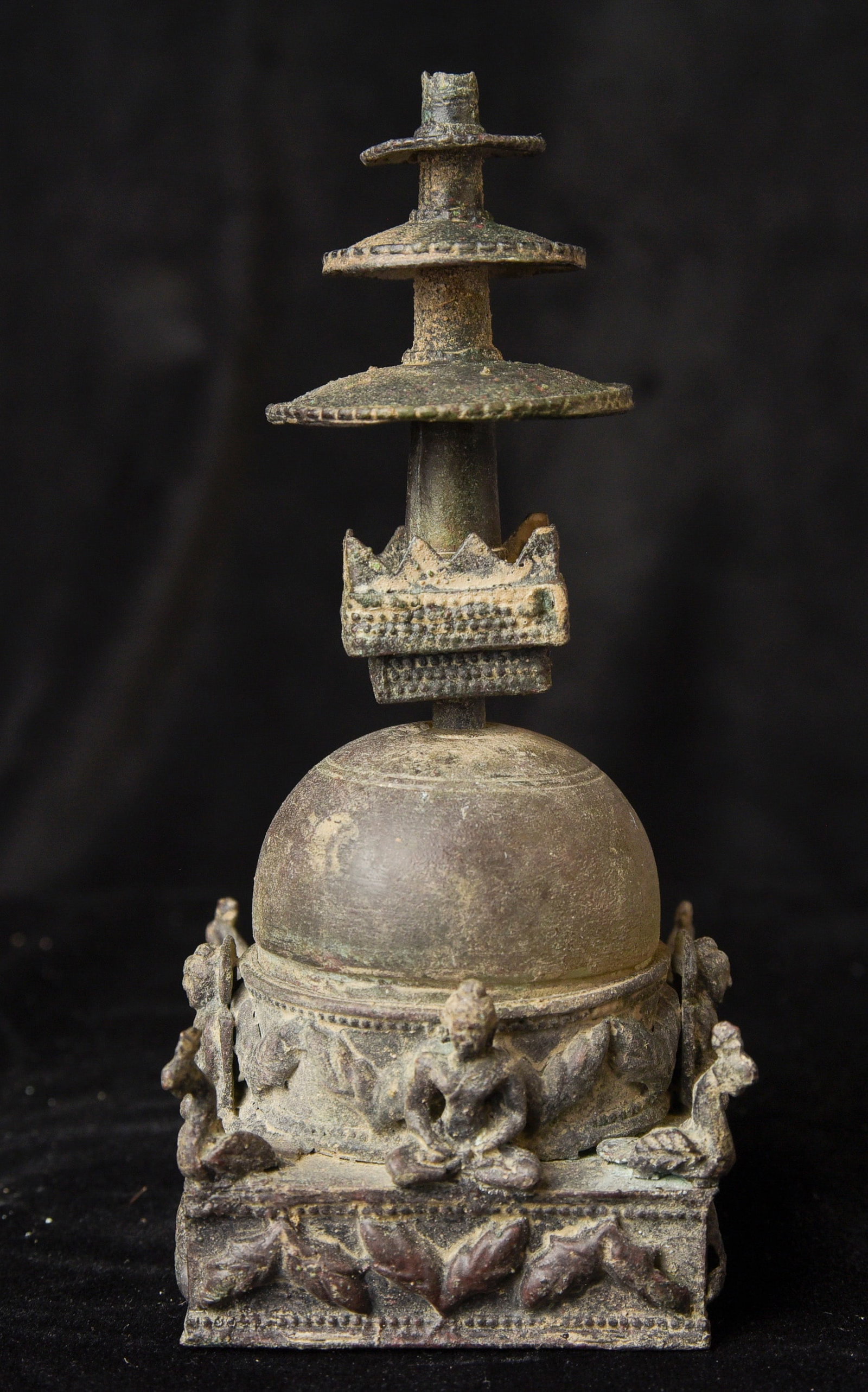 Bronze and ancient glass Buddhist Stupa, possibly in the style of Gandara. . (1 of 20)