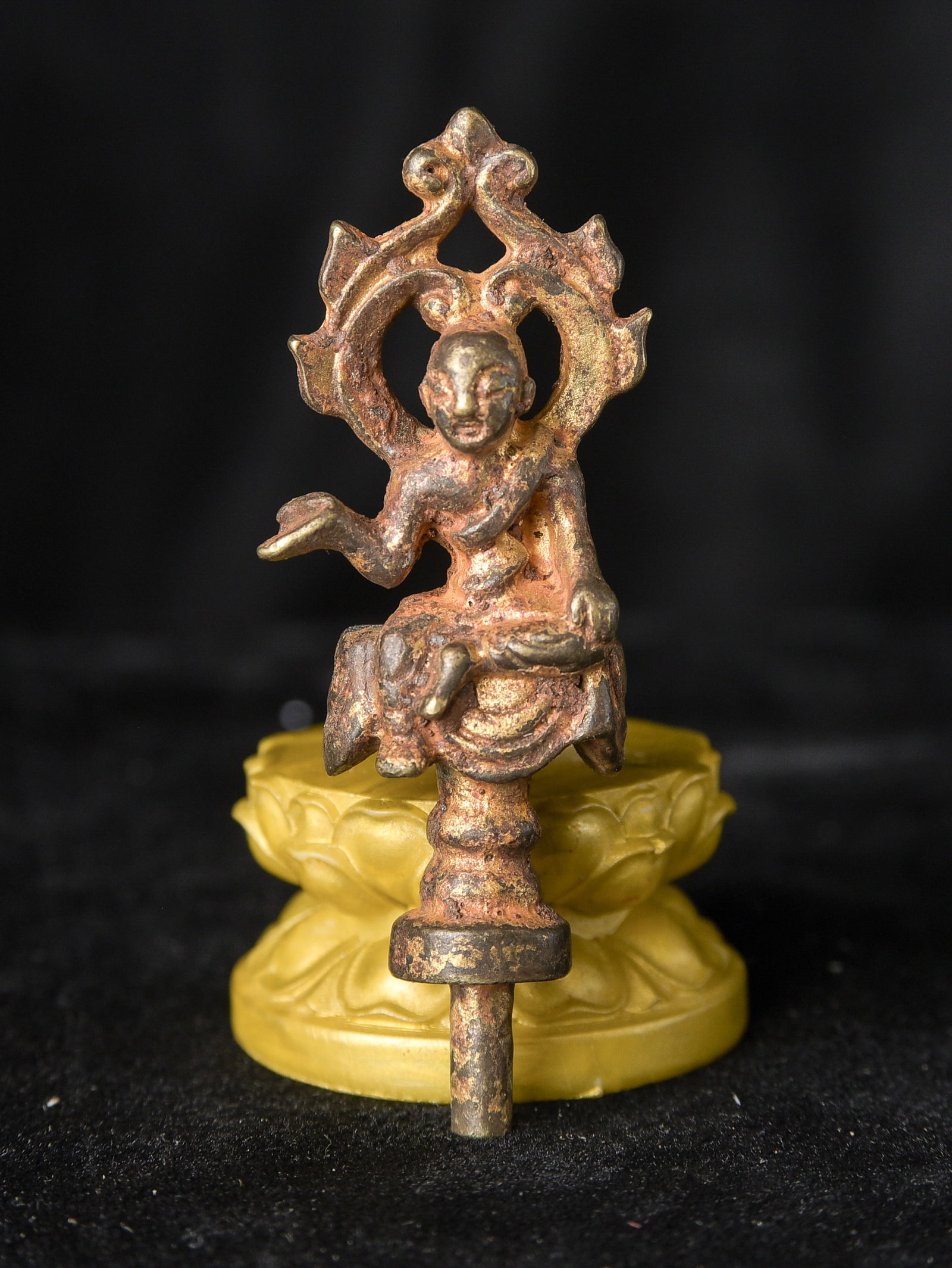 Tang Bronze Quanyin or Buddha with Remains of Rich Gilding. (1 of 10)