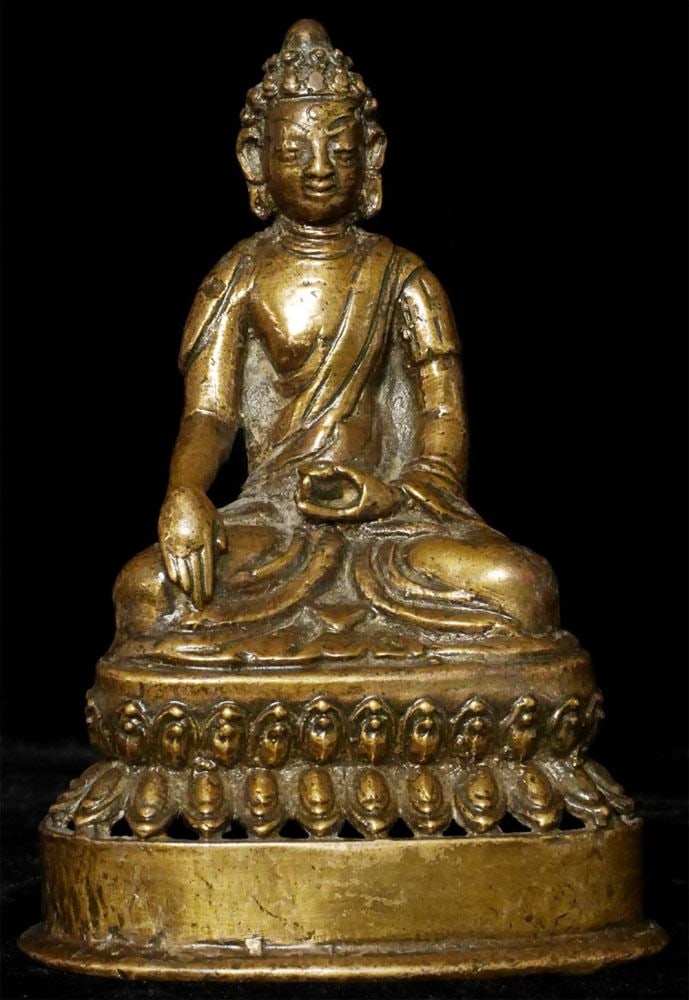 18/19thC Nepalese Bronze Buddha. Thickly cast: Antique Nepalese Bronze Buddha. Thickly cast, with good casting and good age. Originally had a back plate. Stands 5 inches tall, and heavy for his size. Really nice face.Does not include monk in last