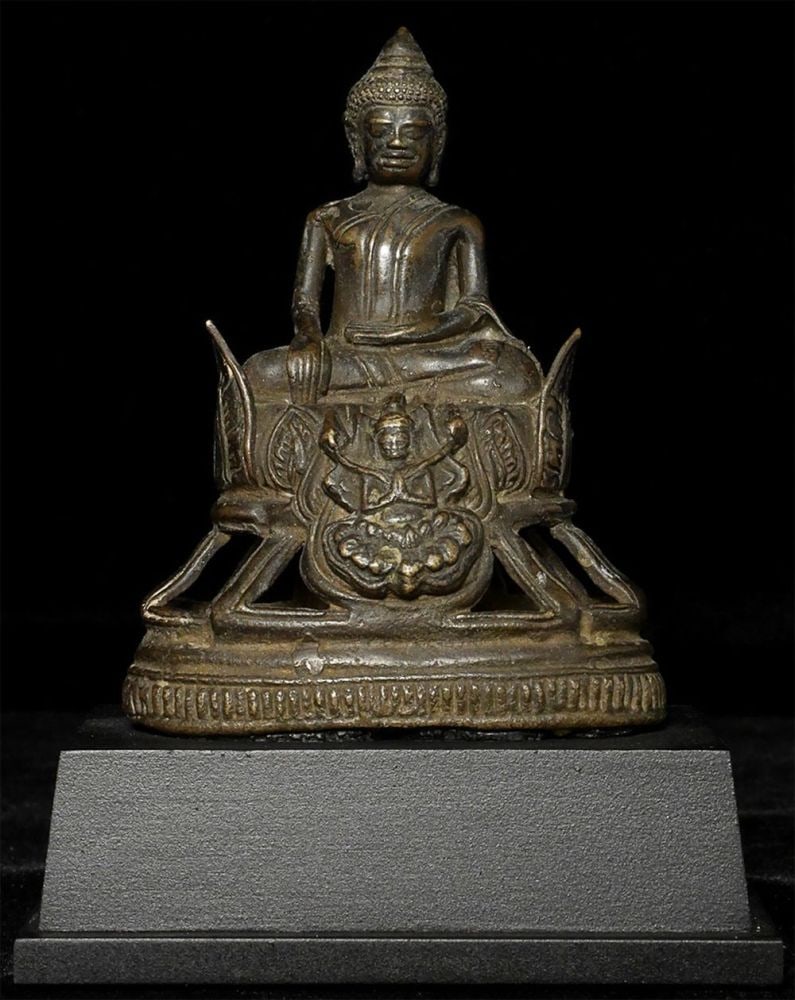 Wonderful 17thC solid-cast Cambodian Bronze Buddha- (1 of 11)