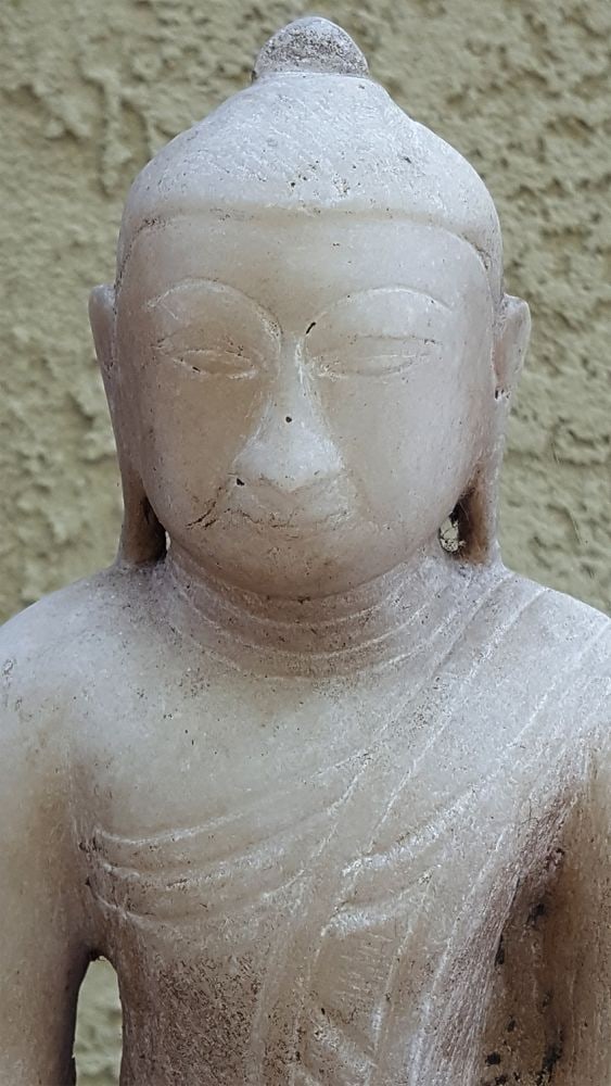 Burmese 18/19thC alabaster Buddha. (1 of 4)