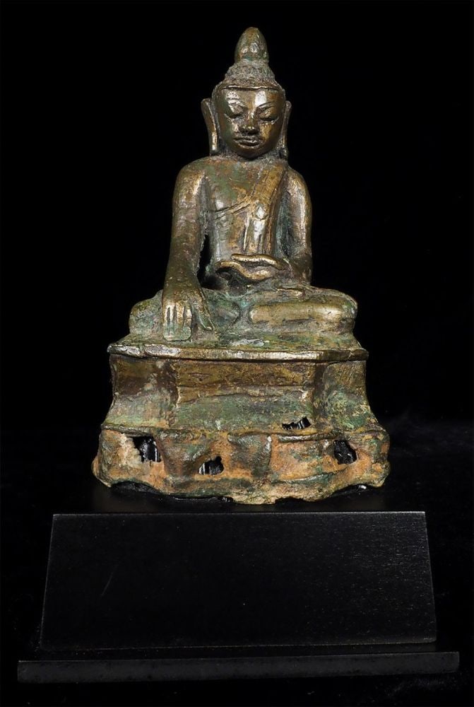 14/15thC Mon Burmese Buddha.: 14/15thC Mon Burmese Buddha. Sits 6.25 inches tall, a bit over 8 inches on new custom base. Looks to have been long buried. Rare type.