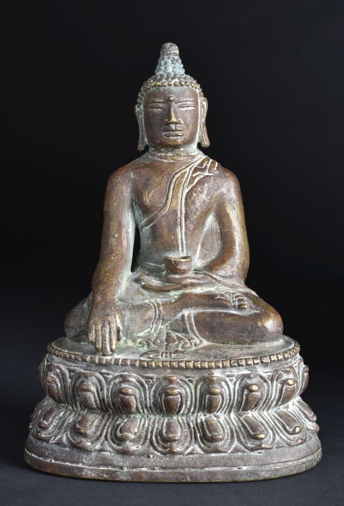17thC C Tibetan Bronze Buddha. Measures 6 1/2 inches tall x 4 inches across x 2 1/2 inches deep.: 17thC C Tibetan Bronze Buddha. Measures 6 1/2 inches tall x 4 inches across x 2 1/2 inches deep. Starting price reduced