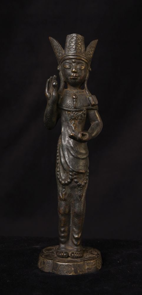 18/19thC or Earlier Standing Bronze Buddha- Wonderful face and overall feel- Grand mystery!: Very special Buddha- Looks to be 18/19thC or earlier. Origin is a challenge. Face appears SE Asian. Some elements(crown, construction of base, crown)appear reminiscent of bronzes from Japan. Refined,
