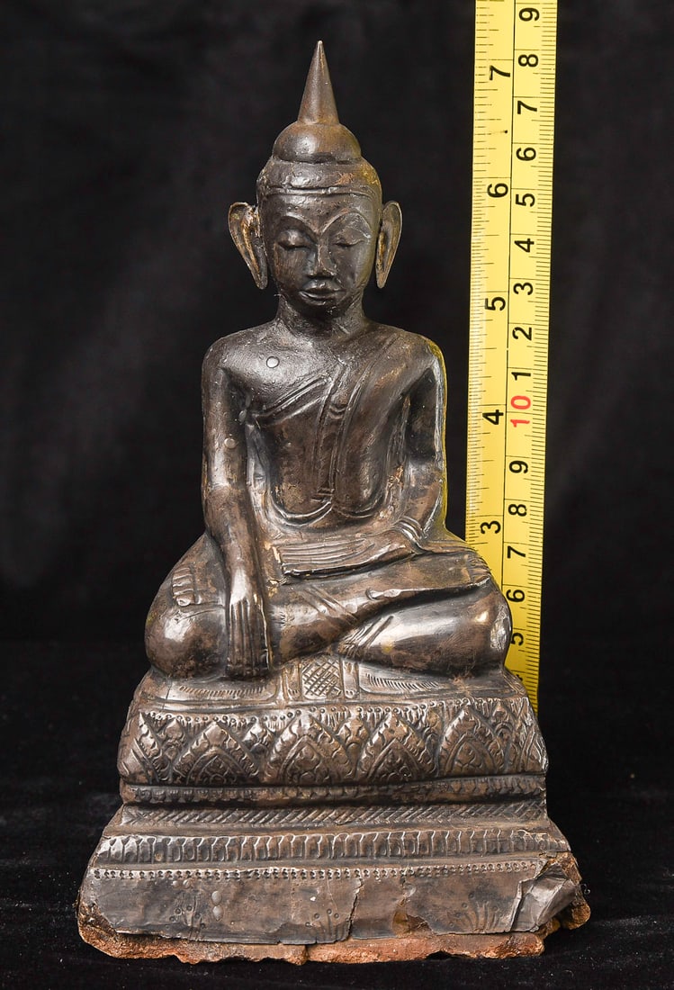 Extremely expressive repousse silver late Ayuthaya. - 2