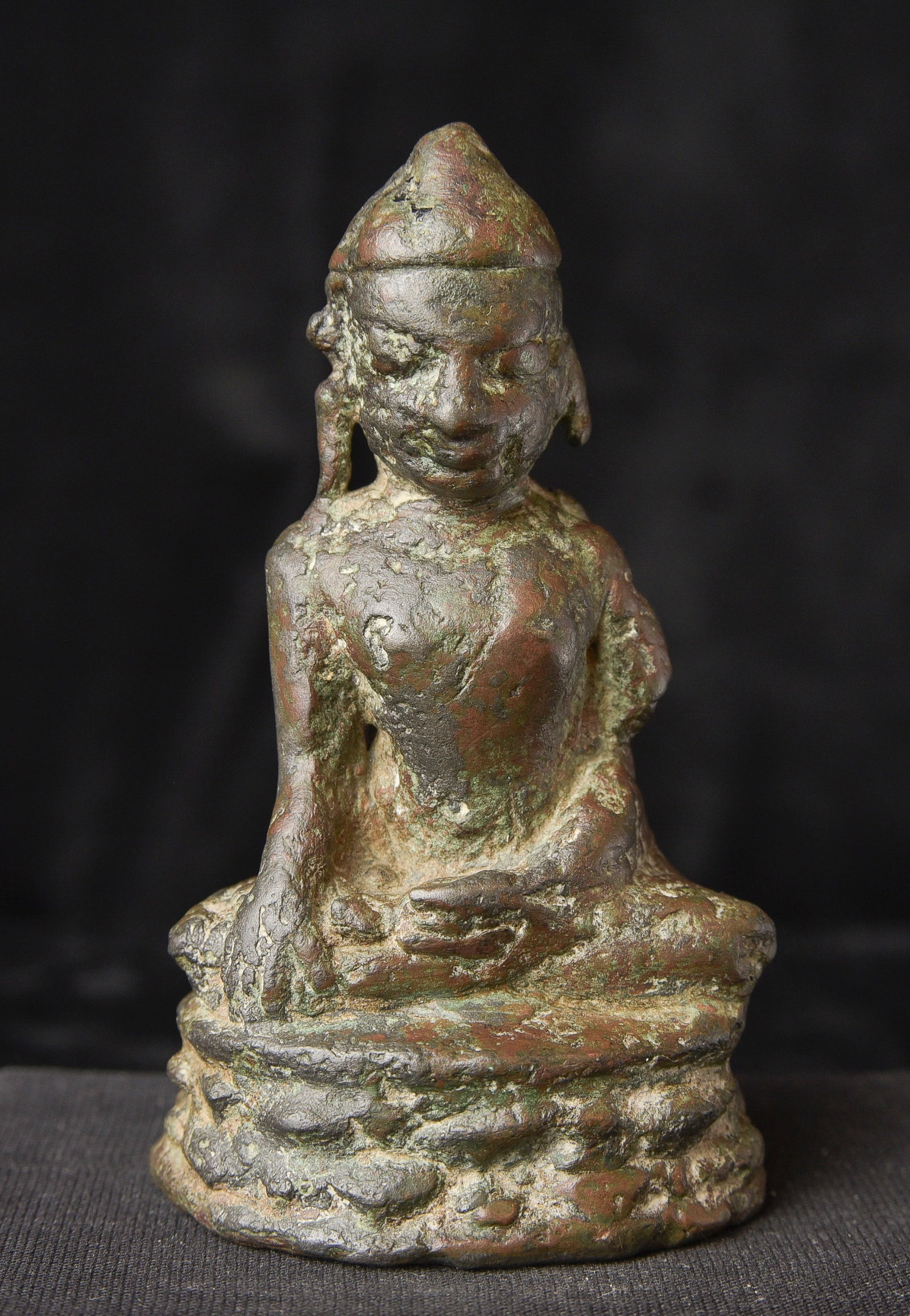 8-10th Pyu Buddha from Burma.- Casting Flaws-Rare!: Rare and very early 8-10th Pyu Buddha from Burma. It has a solid cast with significant casting flaws. He still manages to convey great personality and absolute joy. A better Buddha by far than many th