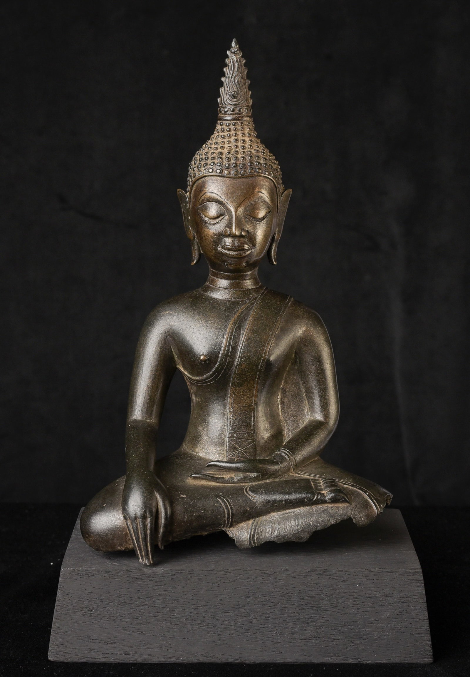 15/16thC northern Thai bronze Buddha. Probably from the ancient Kingdom of Fang.: 15/16thC northern Thai bronze Buddha. Probably from the ancient Kingdom of Fang. Has a strong Laos influence. Note the very fine and intricate finial on-top of the head . There is a massive example