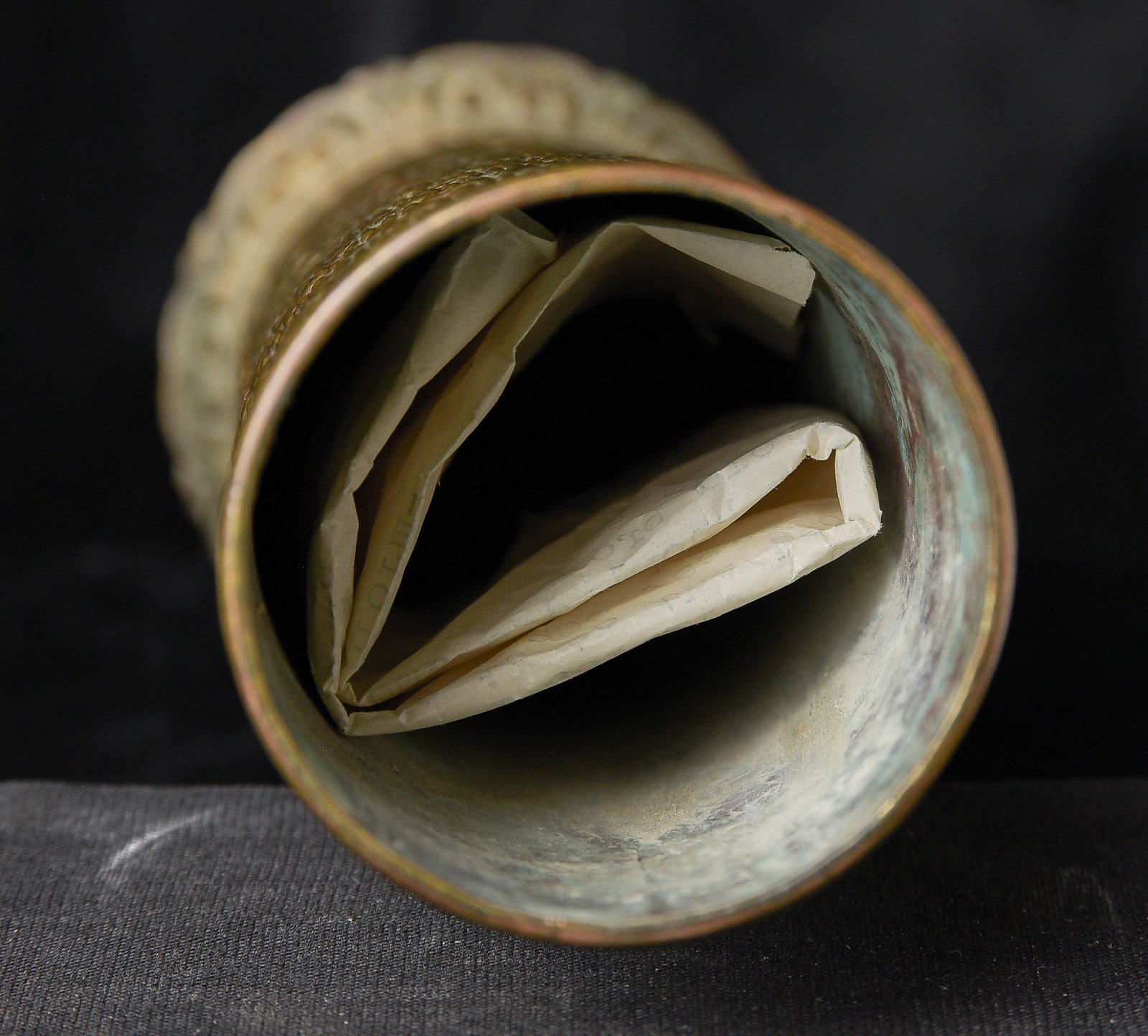 Bronze scroll case with approx. 150 Buddhas adorning - 10