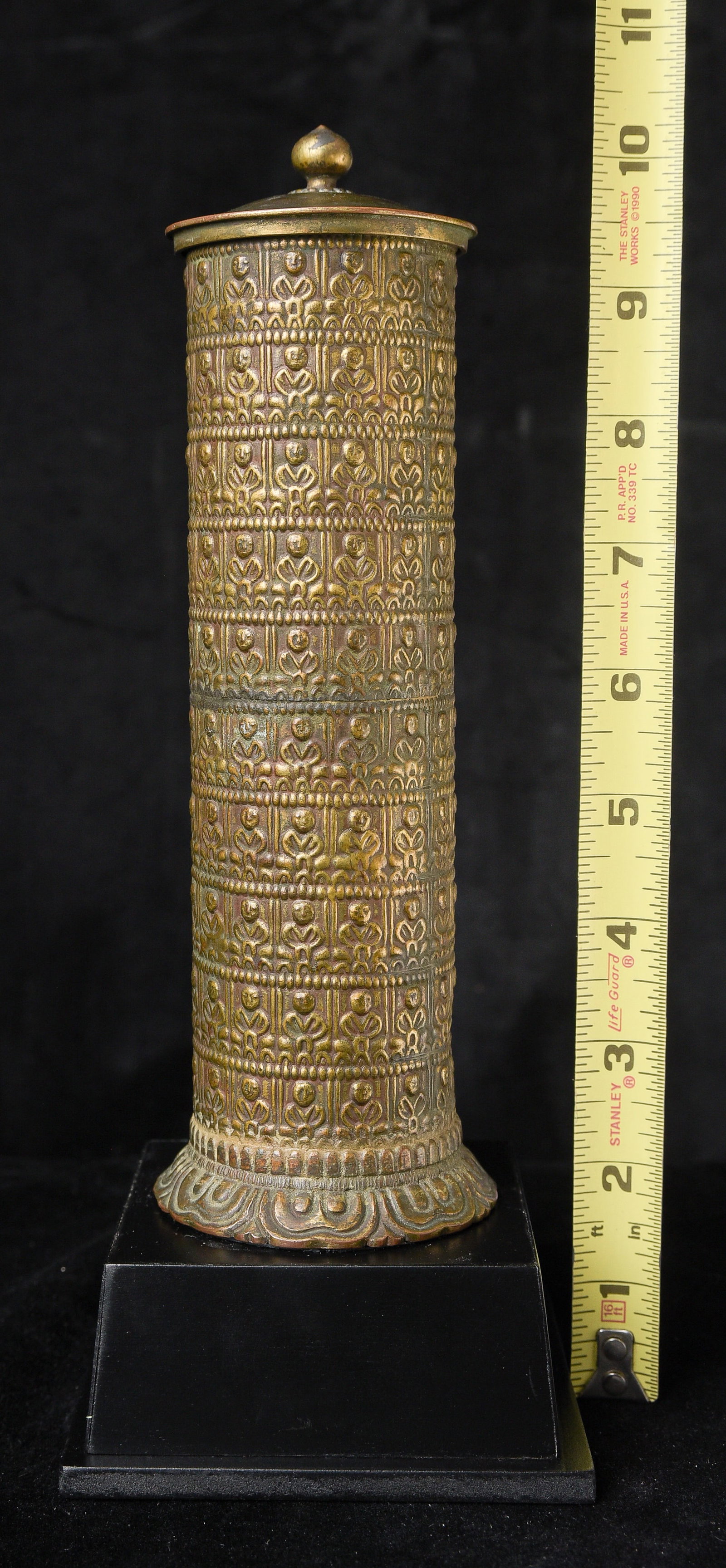 Bronze scroll case with approx. 150 Buddhas adorning - 3