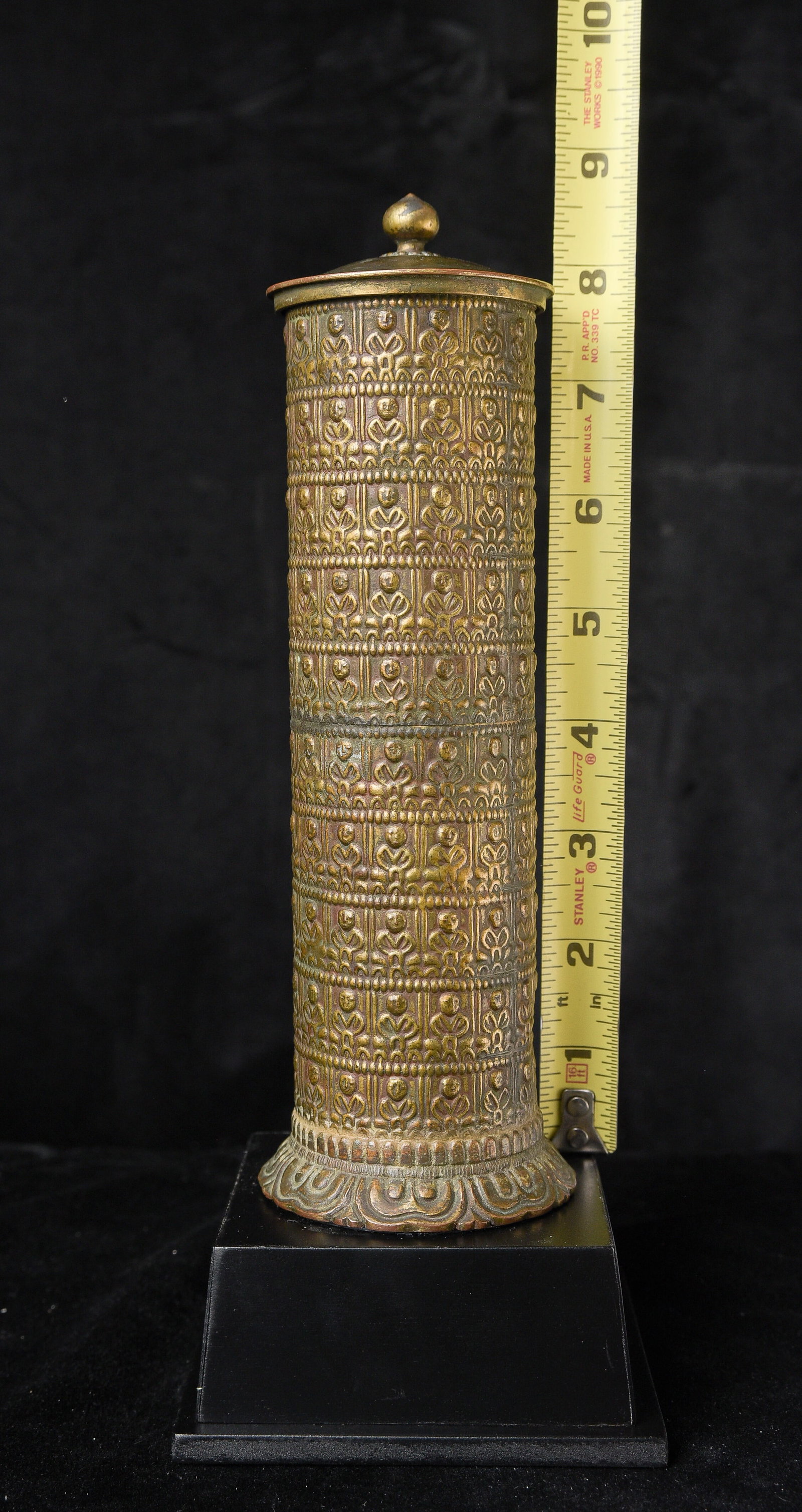 Bronze scroll case with approx. 150 Buddhas adorning - 4