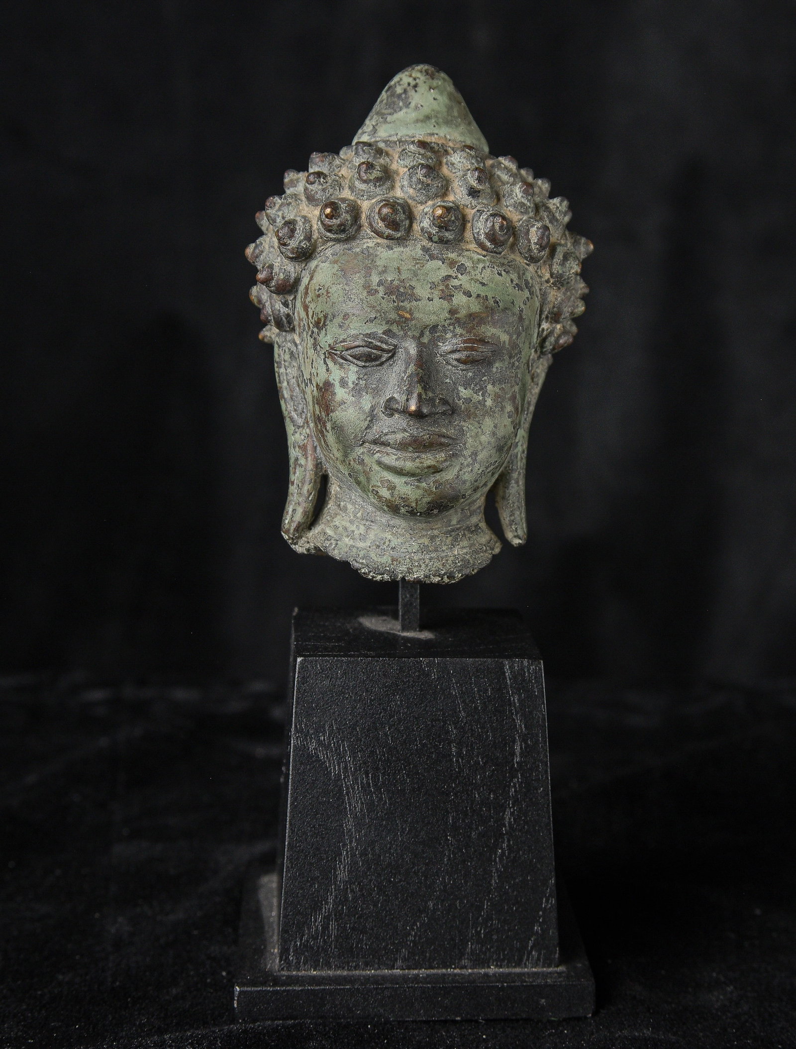 13/14thC Thai Buddha head in the "Uthong A" style. (1 of 13)