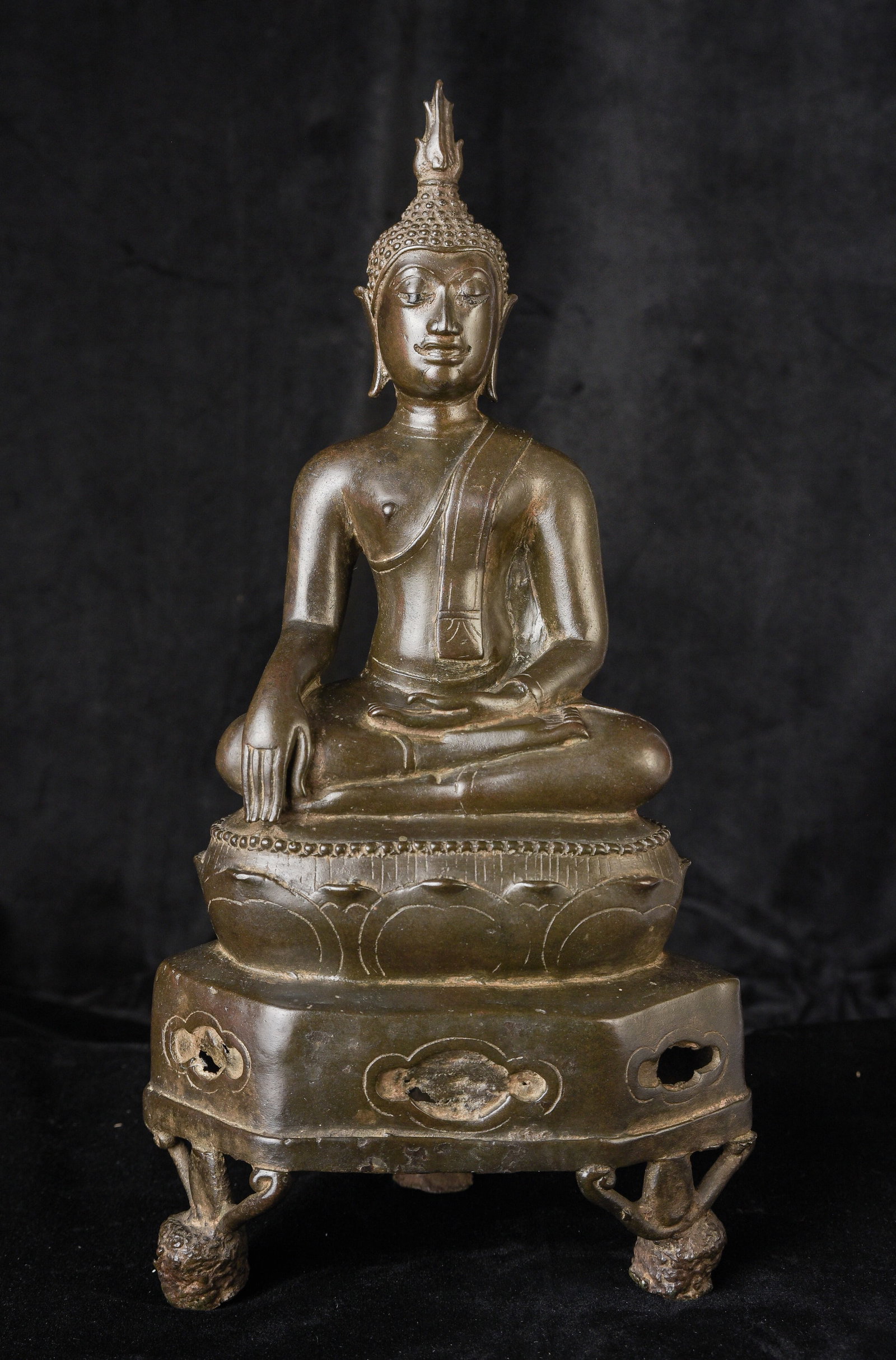 15/16th century northern Thai bronze Buddha. This is an exceptional example. Beautifully sculpted,: 15/16th century northern Thai bronze Buddha. This is an exceptional example. Beautifully sculpted, cast, and finished. It has a superb patina with a mirror like surface. The face radiates, joy and