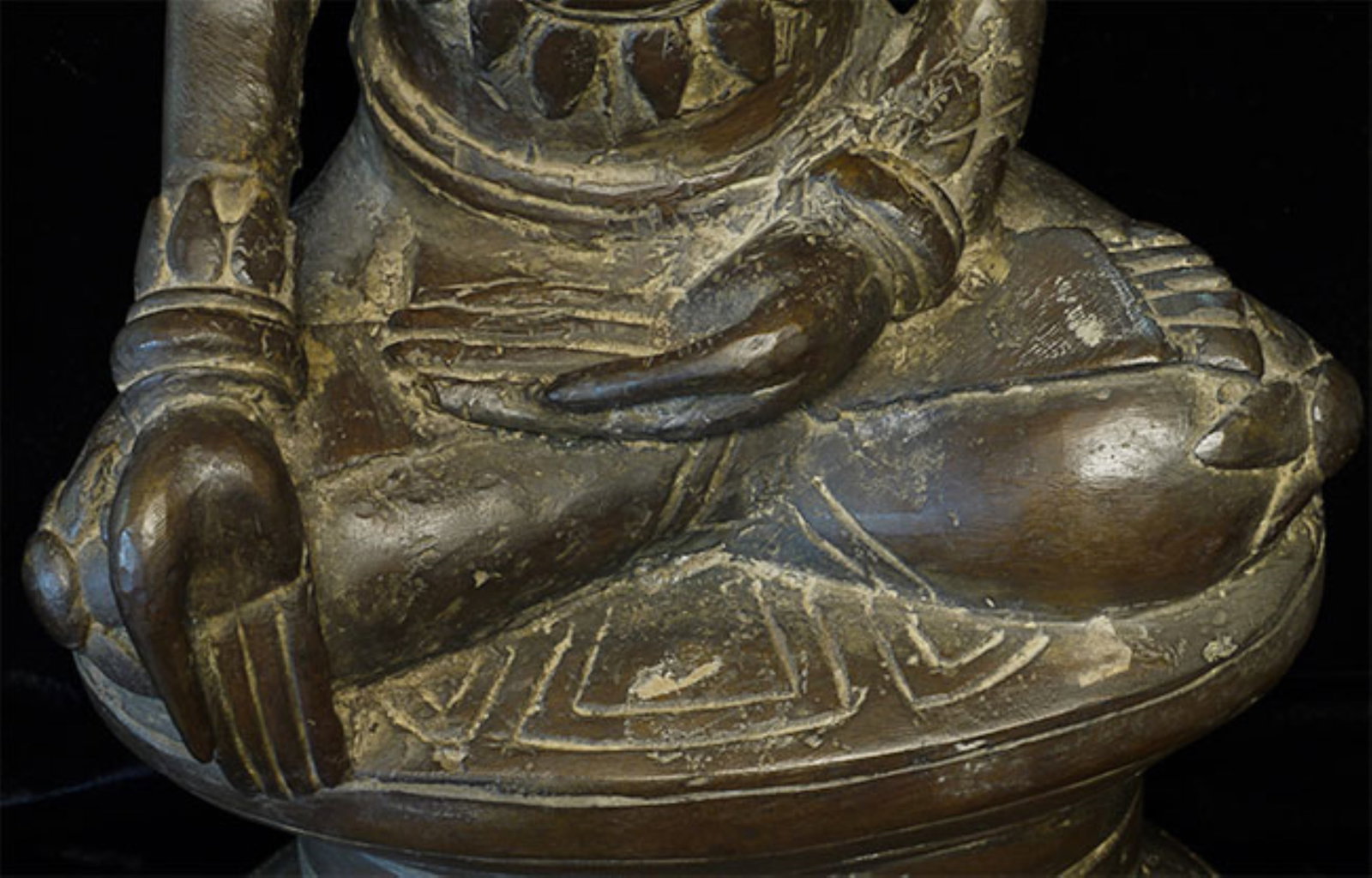 Large antique Burmese bronze Buddha. - 11