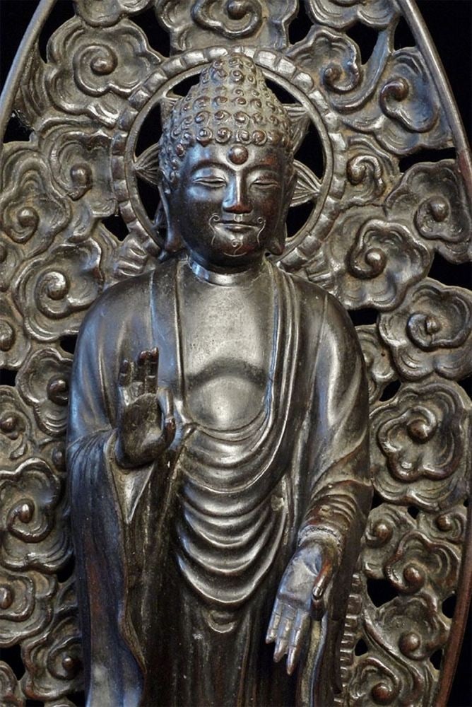 18/19th Century Japanese Bronze Buddha. Large, Fine-W Base and Mandorla: Large and fine 18/19th Century Japanese Buddha. This type is usually made of wood. Rare to find in this size and quality in bronze. When assembled, stands 18.5 inches tall, width approximately 7